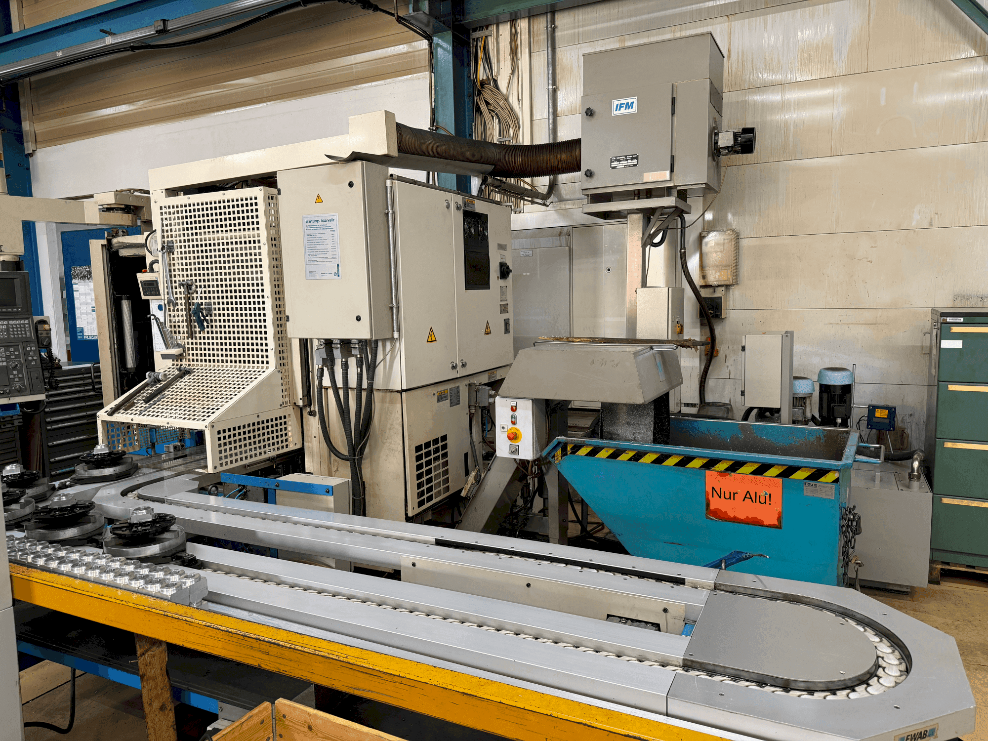 Okuma 2003 Mašinos vaizdas iš priekio