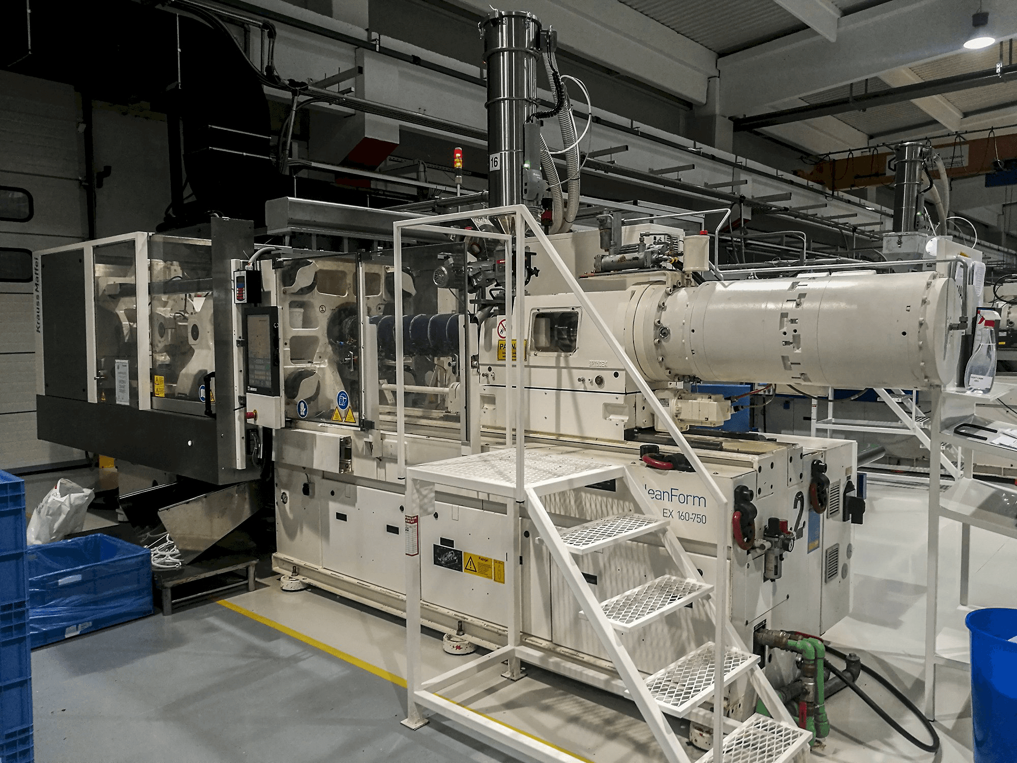 Krauss Maffei 160-750 EX Mašinos dešinės pusės vaizdas