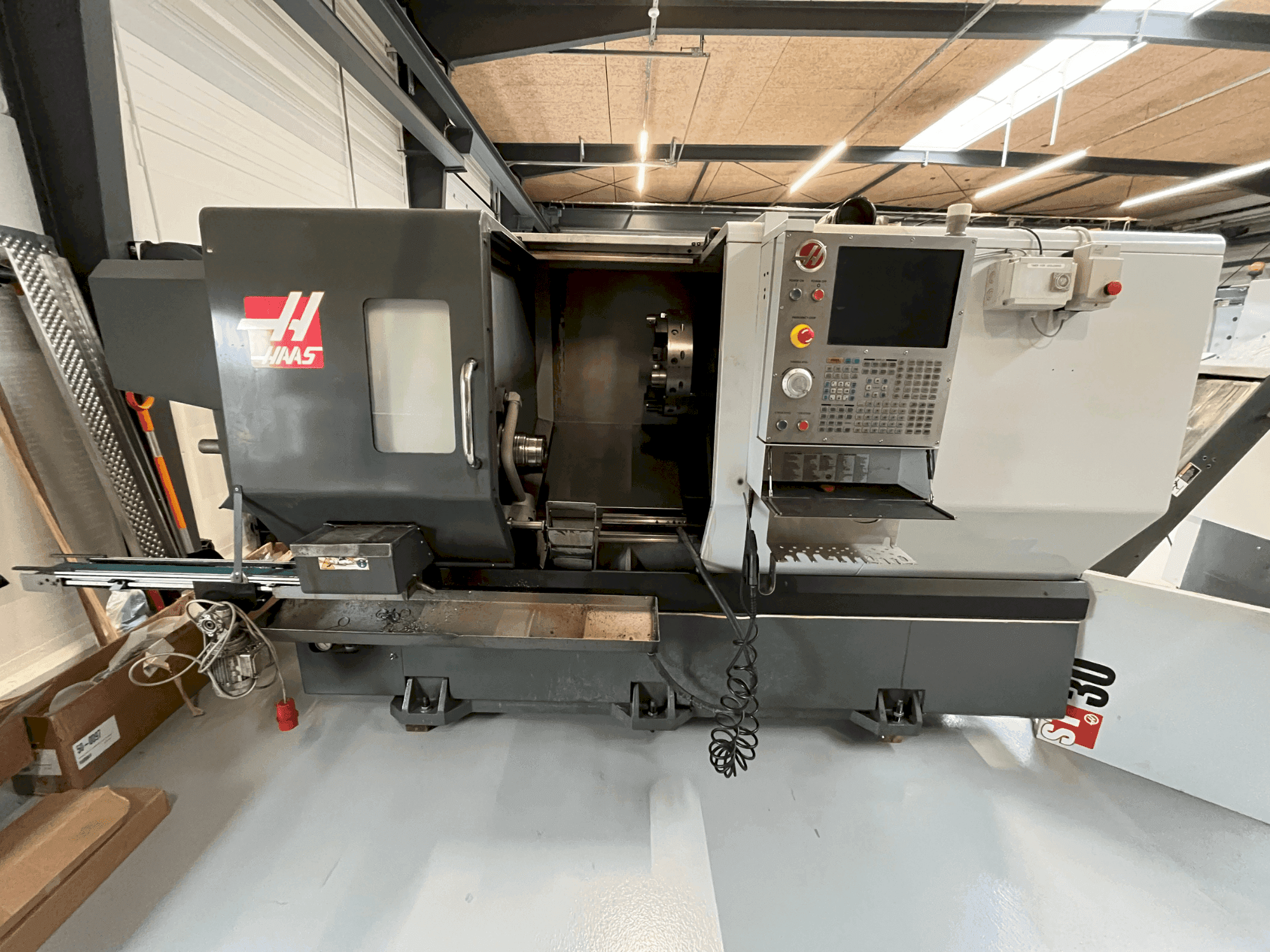 HAAS ST-30 Mašinos vaizdas iš priekio