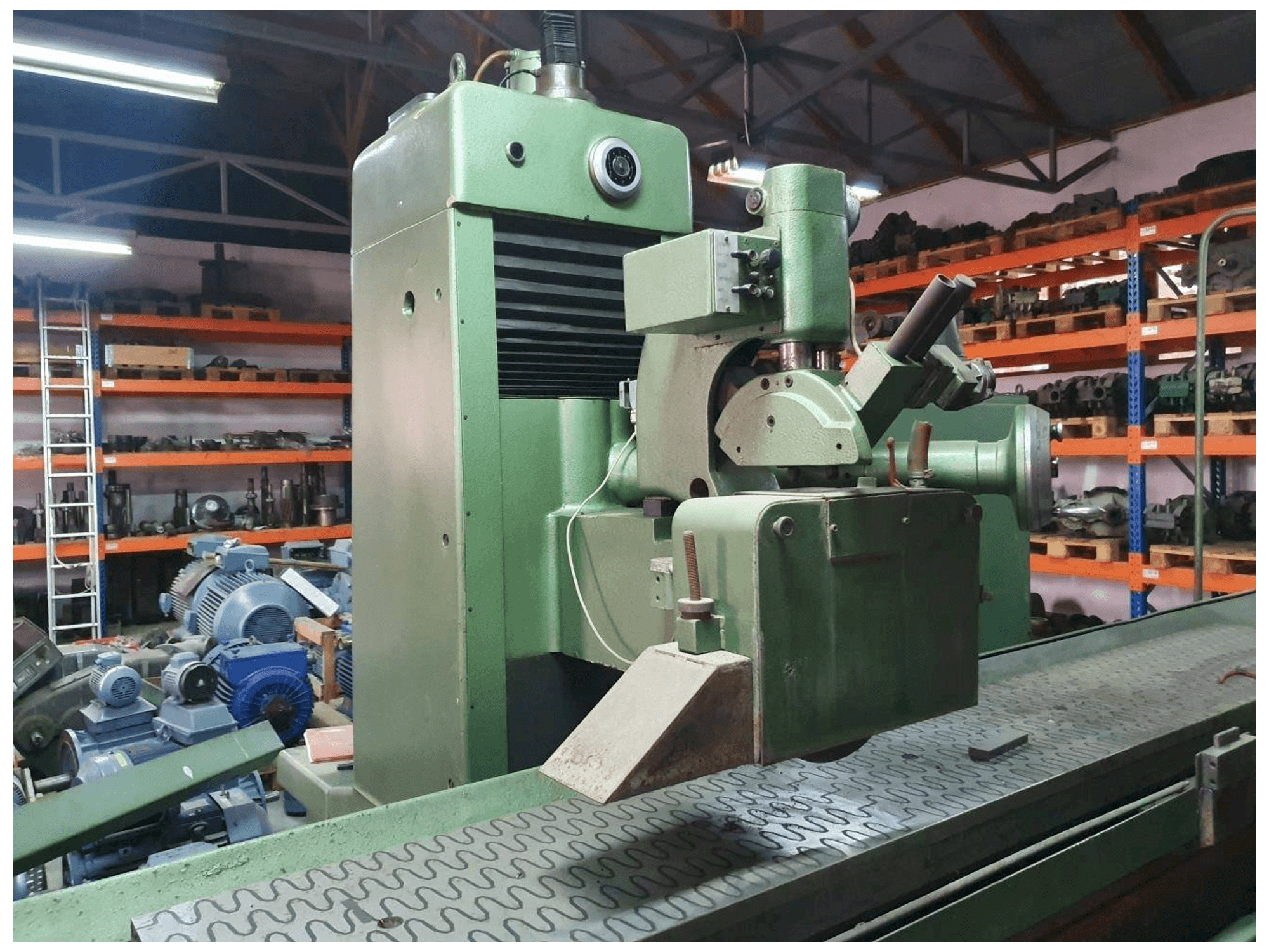 ELB SCHLIFF SWBD-30 VA II Mašinos vaizdas iš priekio