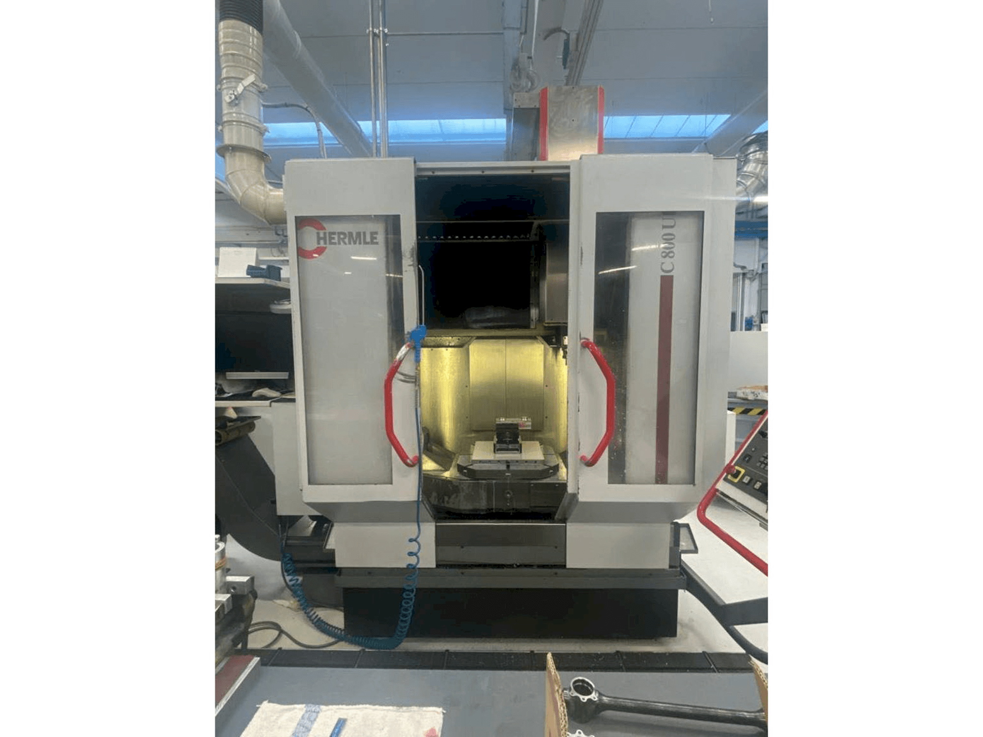 HERMLE C800U Mašinos vaizdas iš priekio