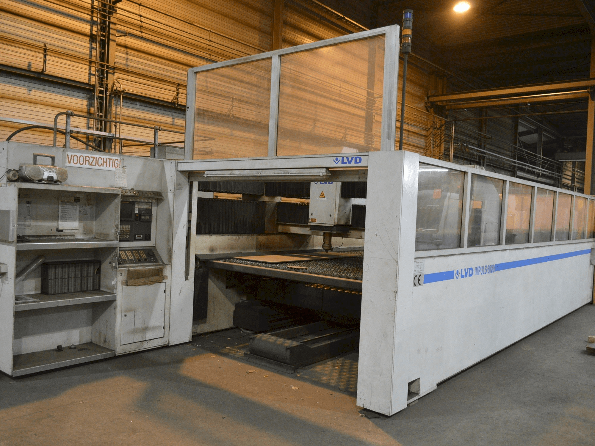 LVD IMPULS 6020 Mašinos vaizdas iš priekio