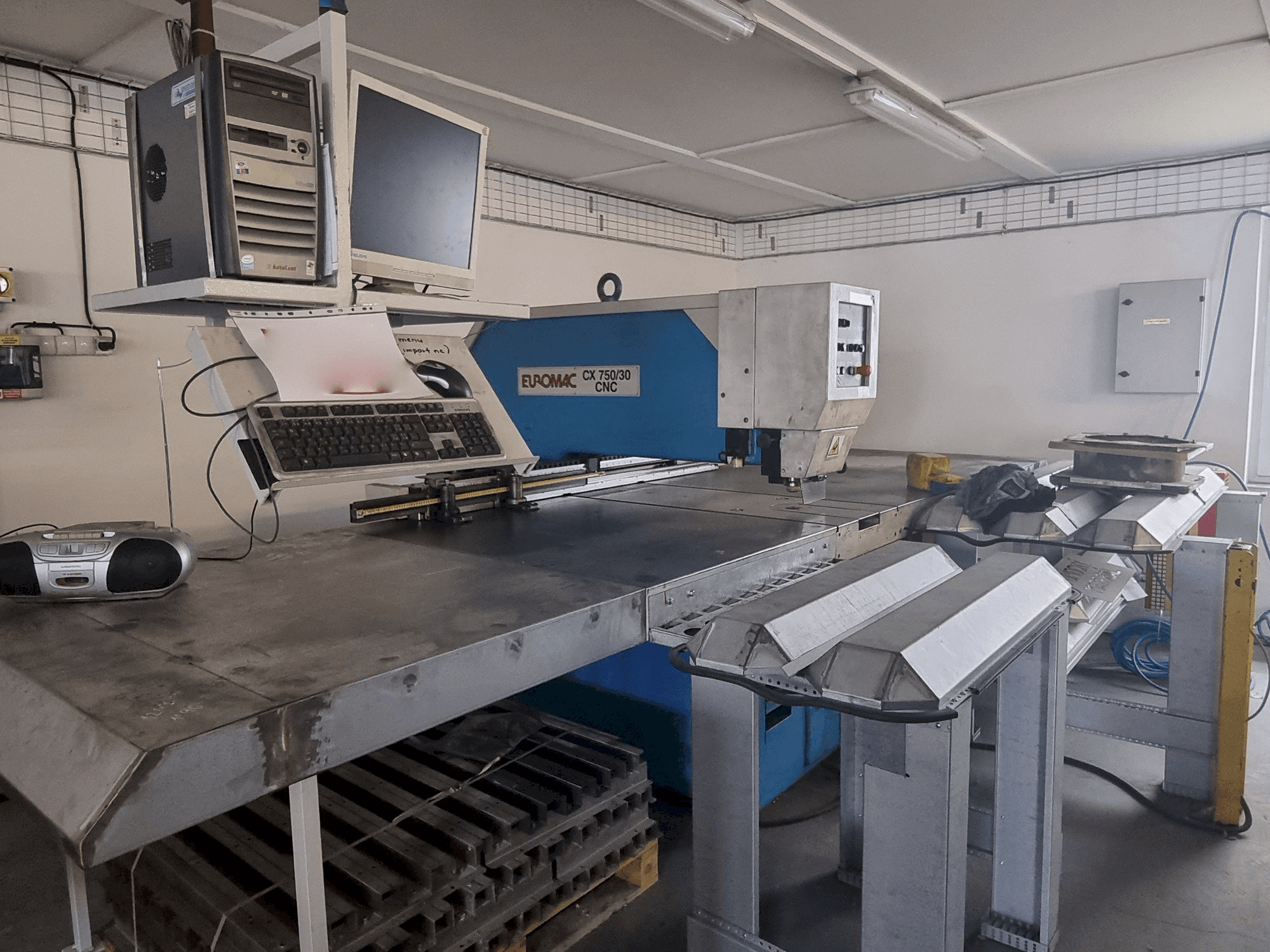 Euromac CX 750/30 CNC Mašinos vaizdas iš priekio