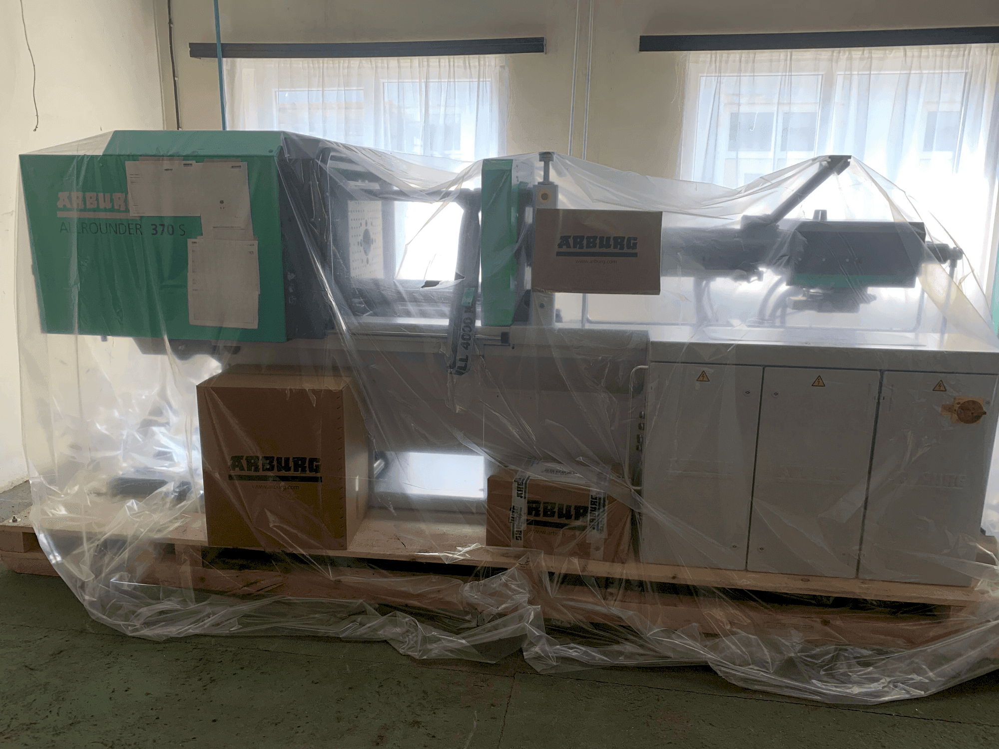 Arburg 370 S 600-290 U Mašinos vaizdas iš priekio