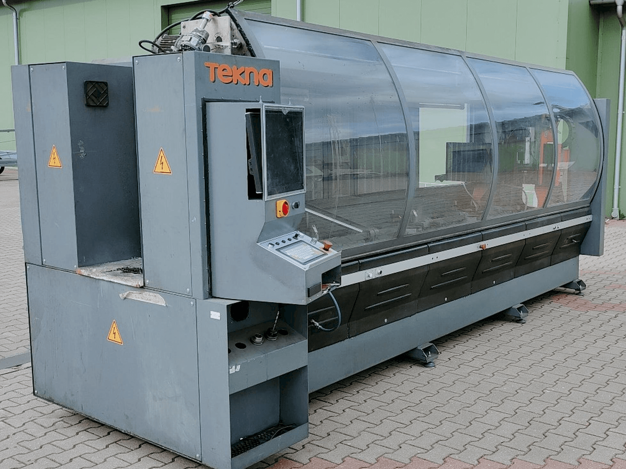 Tekna TK427-3 Mašinos vaizdas iš priekio