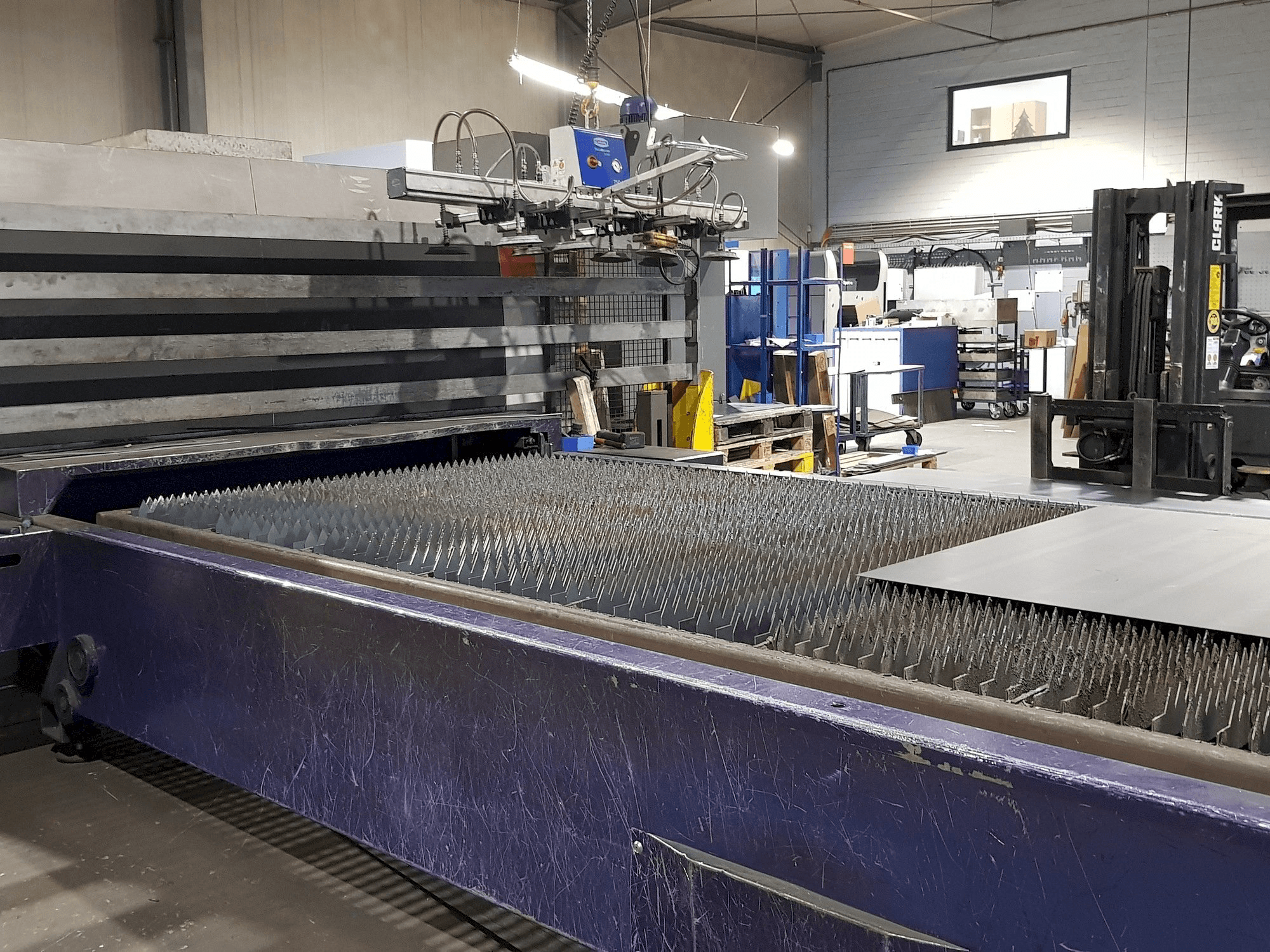 Bystronic Fiber 4000x2000 Mašinos vaizdas iš priekio