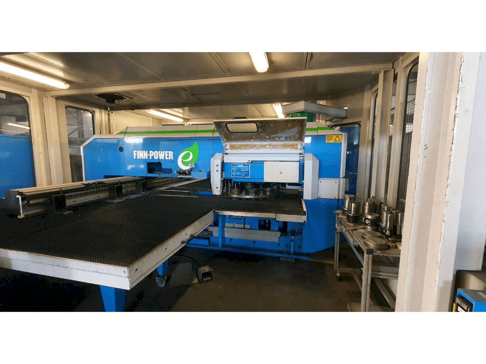 Finn-Power E5 SBV Mašinos vaizdas iš priekio