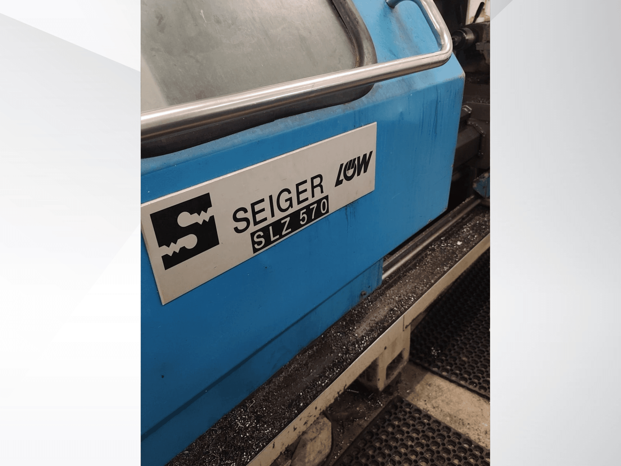 SEIGER SLZ570 tekinimo staklių, turinčių mėlyną korpusą ir logotipą, artimas šoninis vaizdas, kuriame matomos valdymo funkcijos.