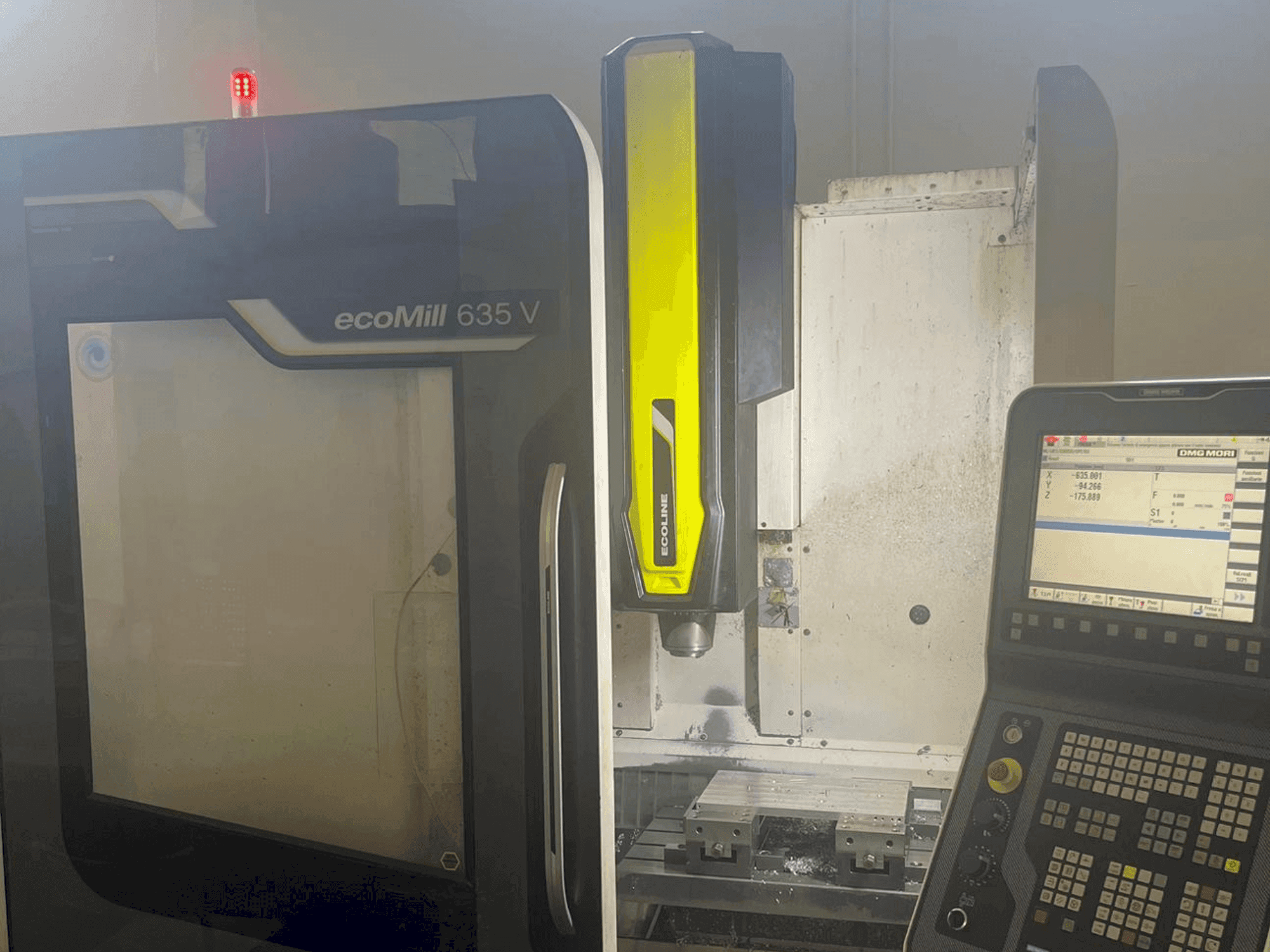 DMG MORI ecoMill 635V Mašinos vaizdas iš priekio