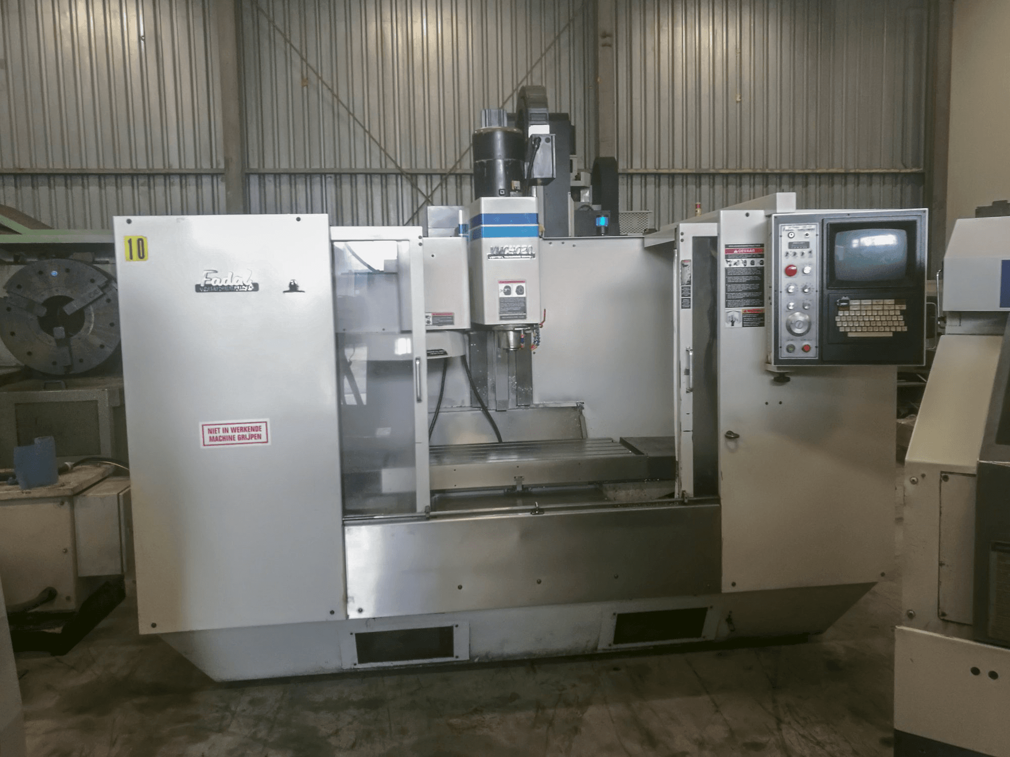 FADAL VMC 4020HT Mašinos vaizdas iš priekio