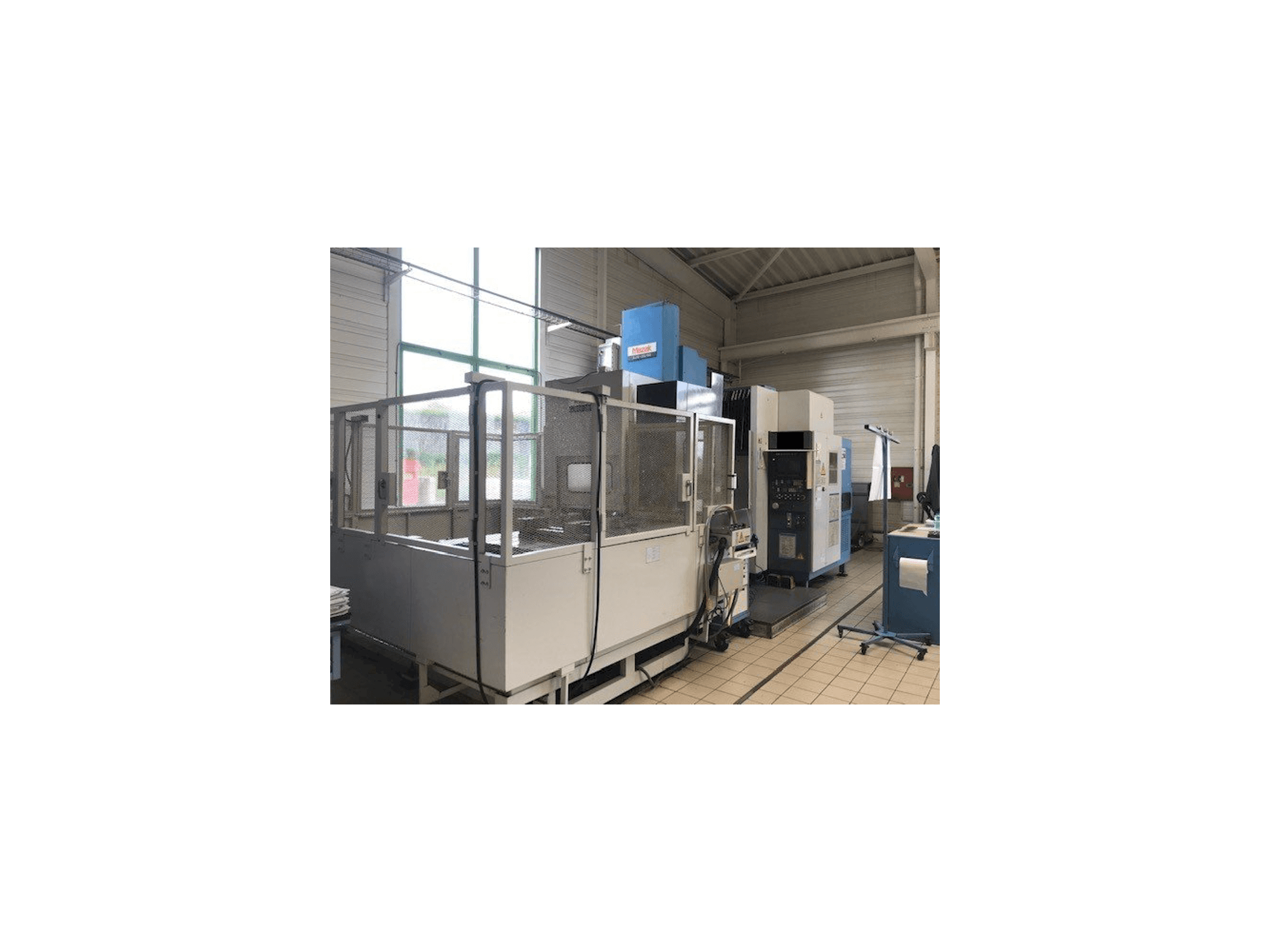 Mazak AJV 65 Mašinos vaizdas iš priekio