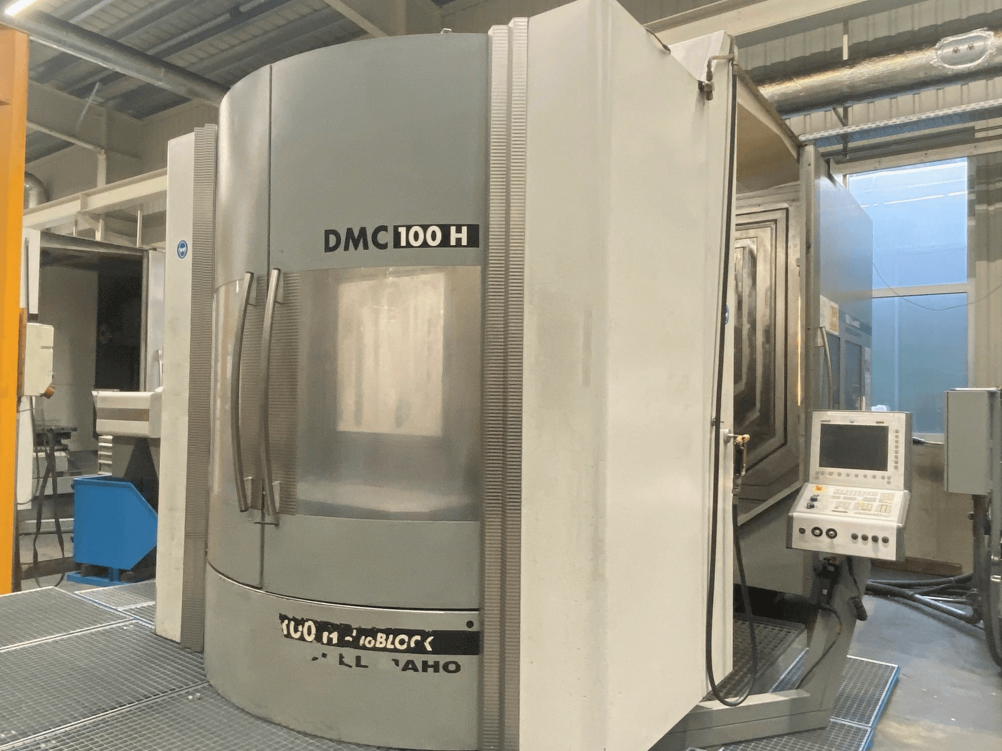 DECKEL MAHO DMC 100H duoBLOCK Mašinos vaizdas iš priekio