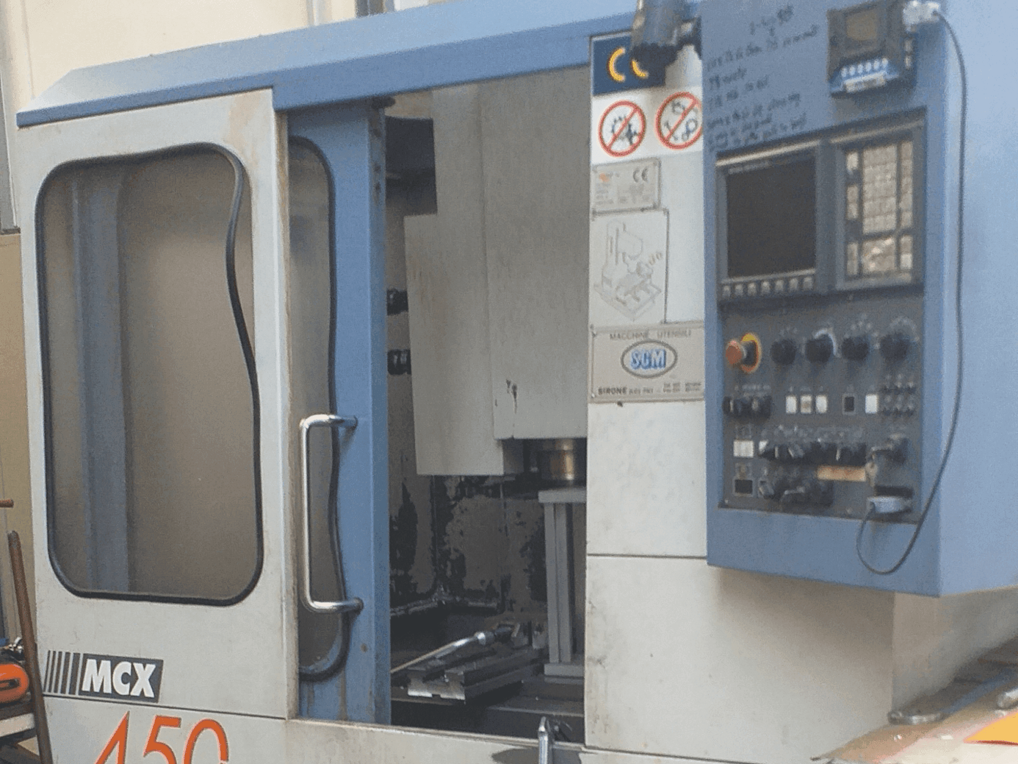 FAMUP MCX 450 Mašinos vaizdas iš priekio