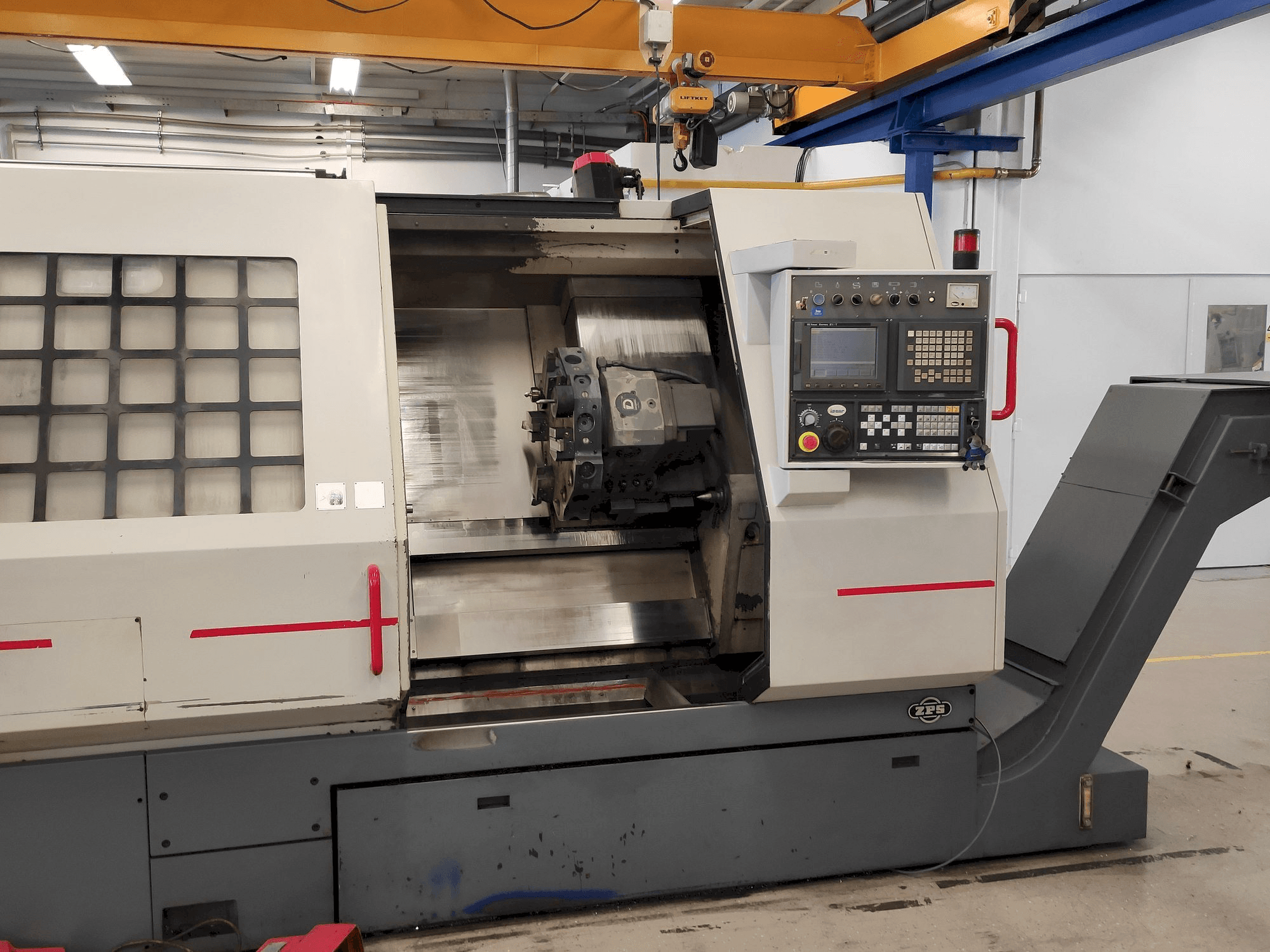 ZPS S-80/750 CNC Mašinos vaizdas iš priekio