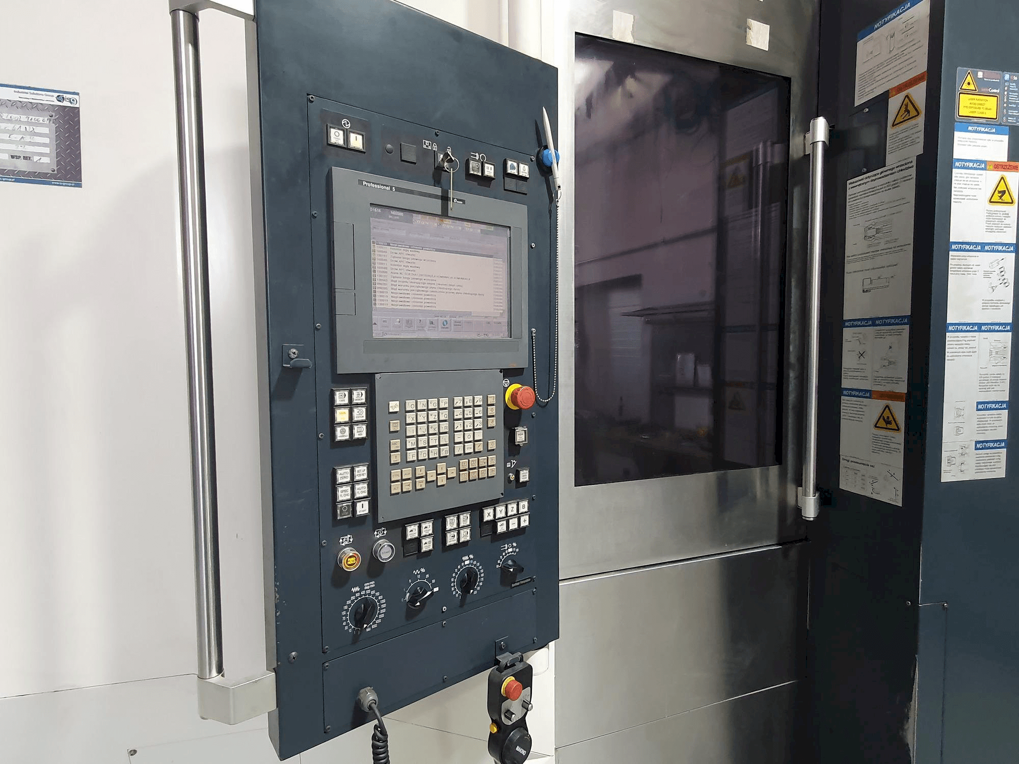 Makino a61nx Mašinos vaizdas iš priekio