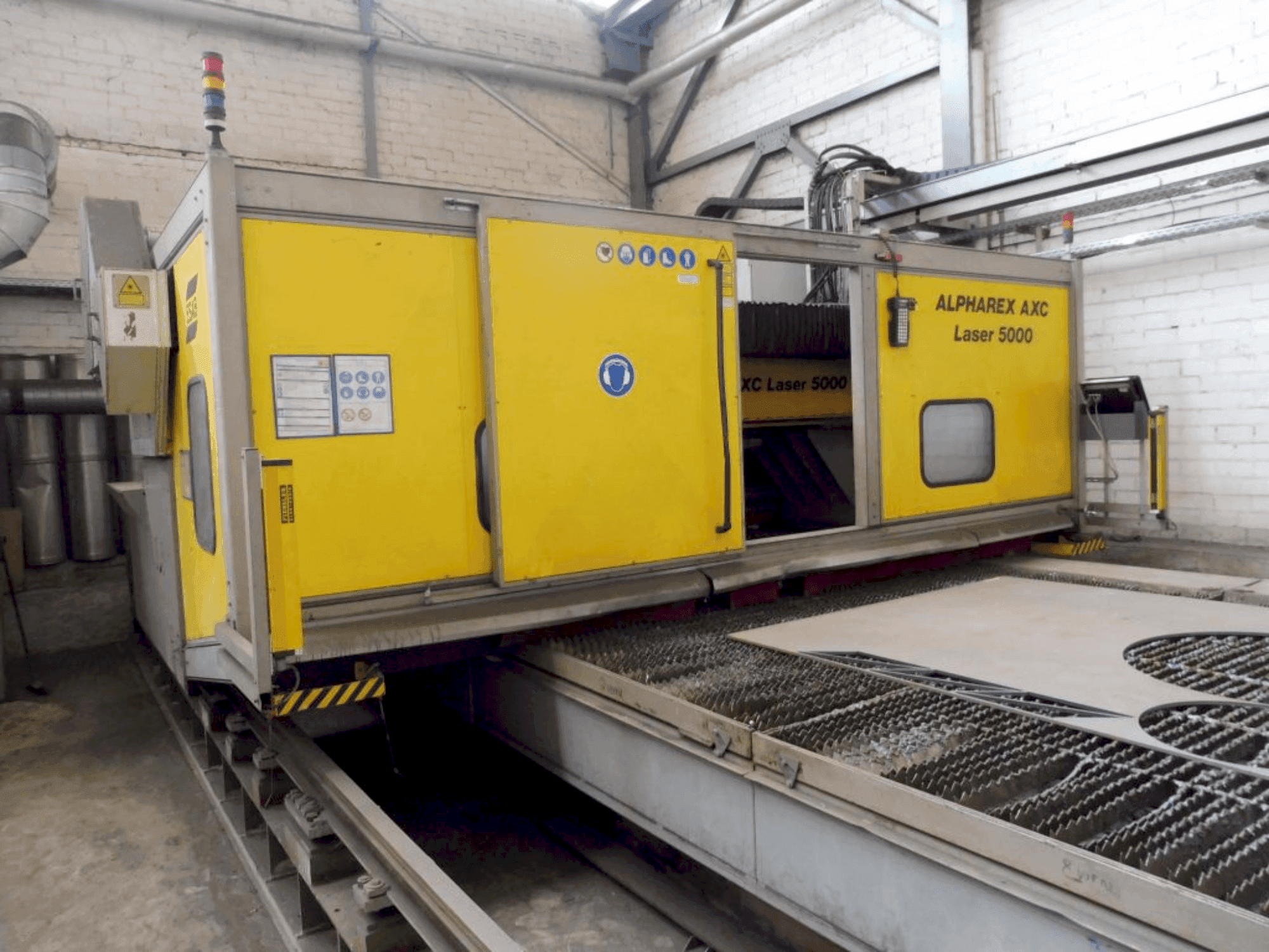 ALPHAREX AXC Laser 500 Mašinos vaizdas iš priekio