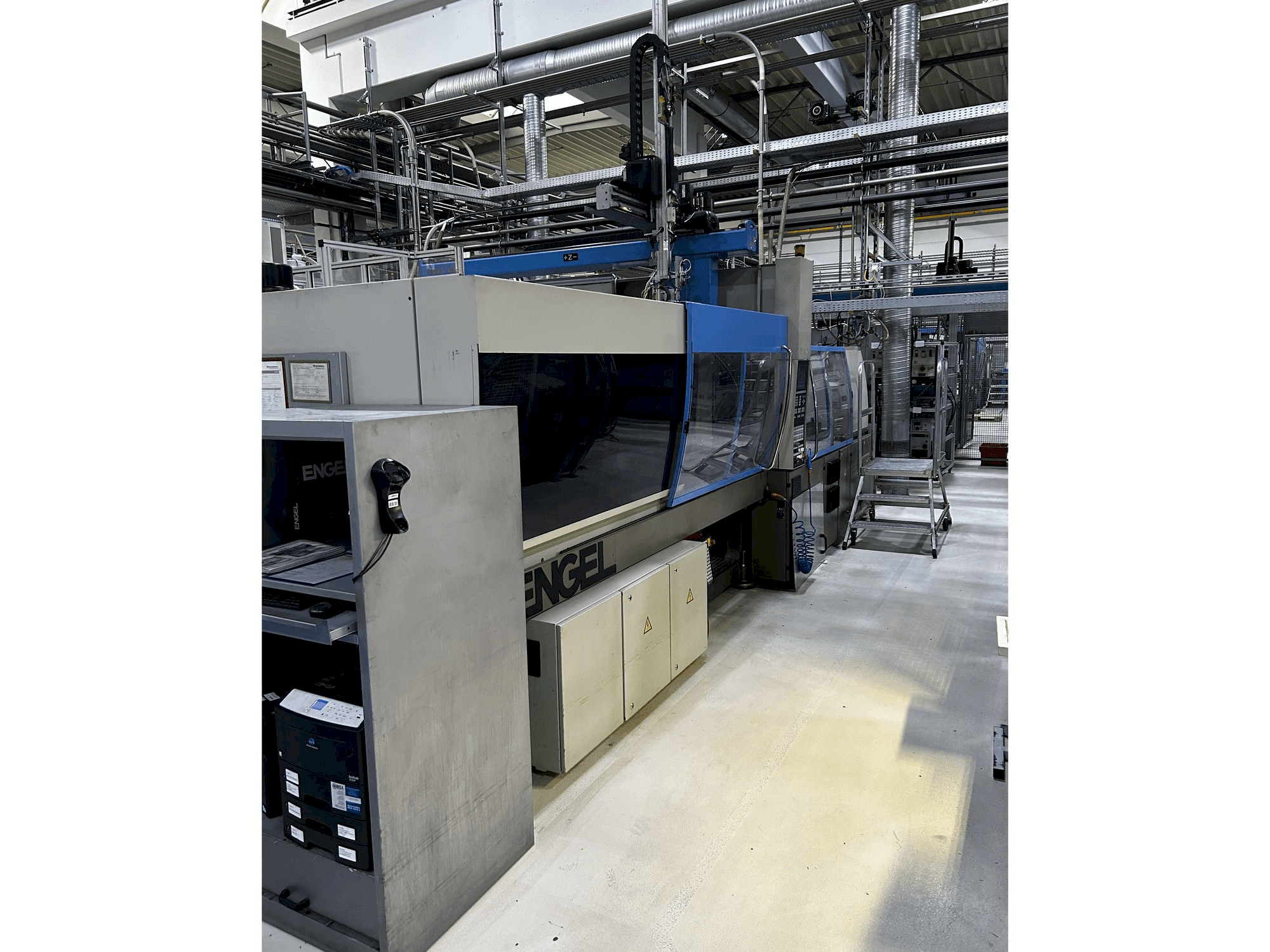 Engel VICTORY 1050/220 Mašinos vaizdas iš kairės pusės