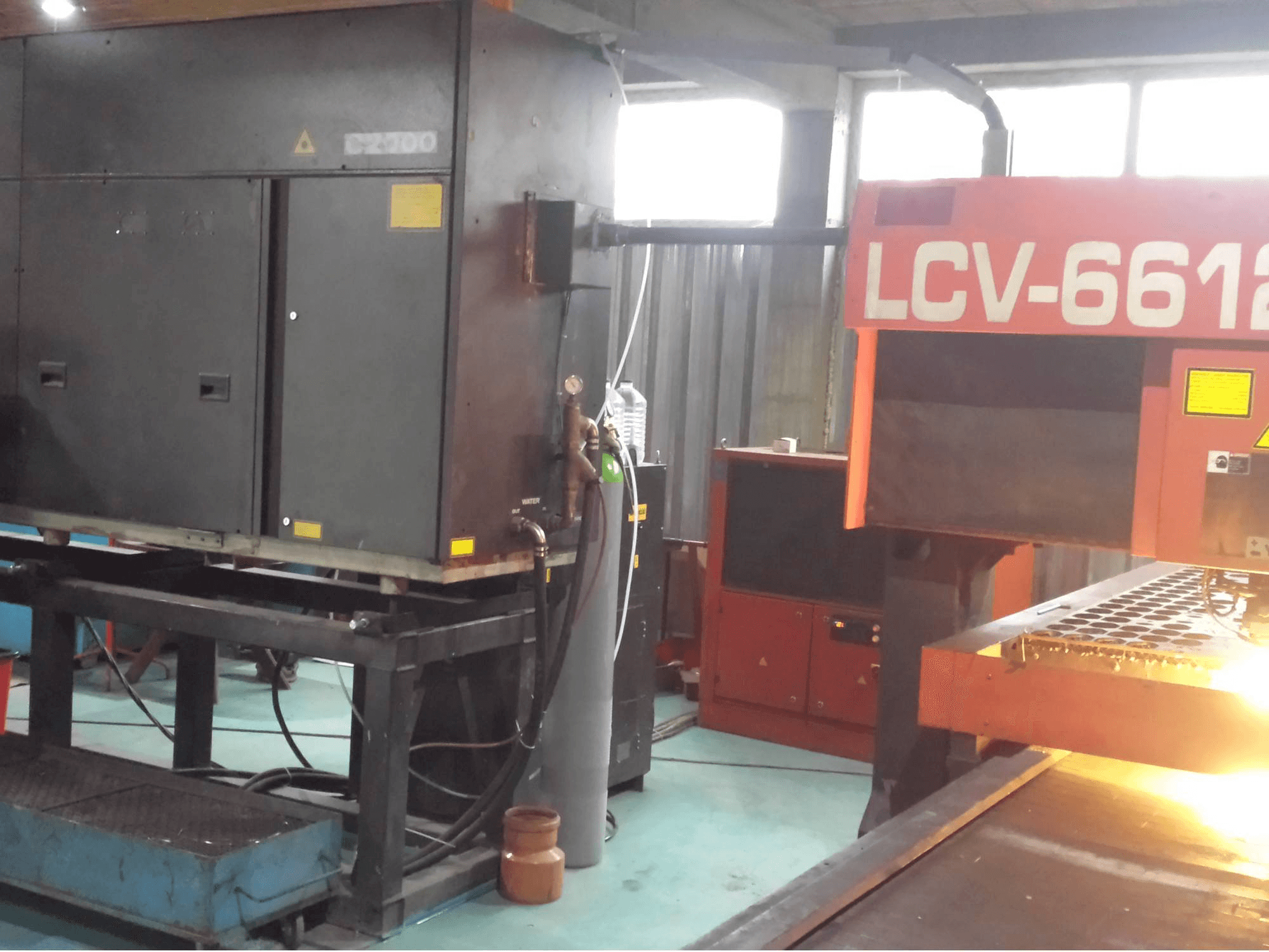AMADA LCV 6612 II Mašinos vaizdas iš priekio