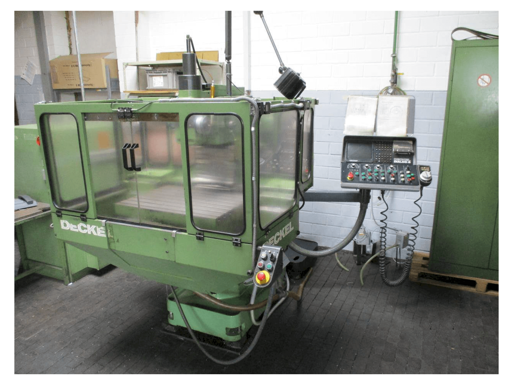 DECKEL FP 3NC Mašinos vaizdas iš priekio