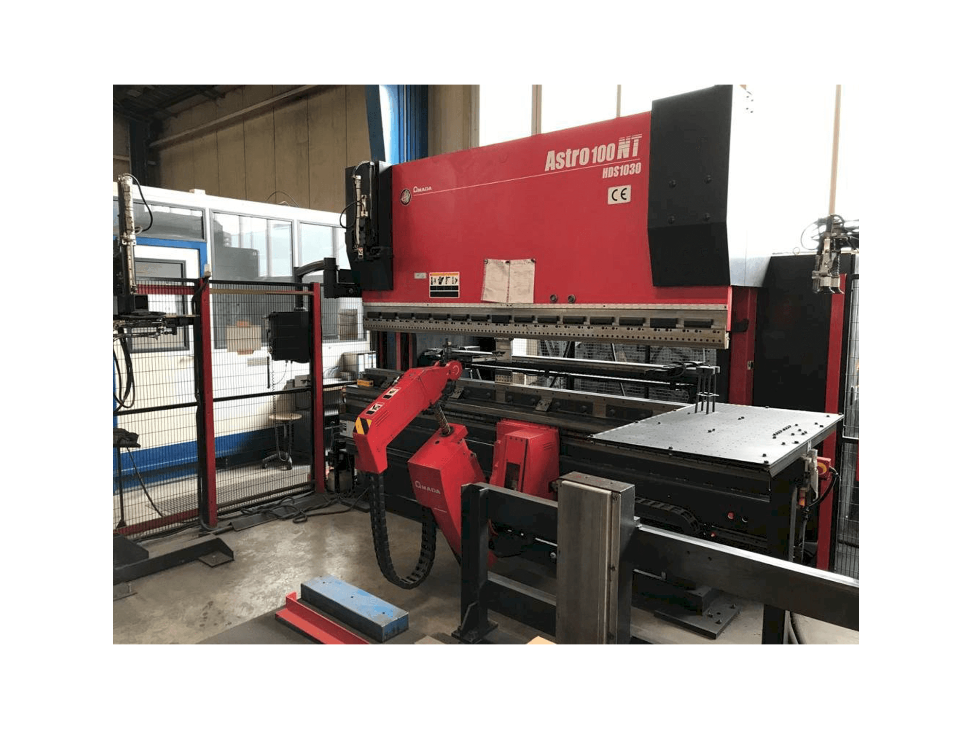 AMADA Astra 100-NT HDS-1030NTR Mašinos vaizdas iš priekio