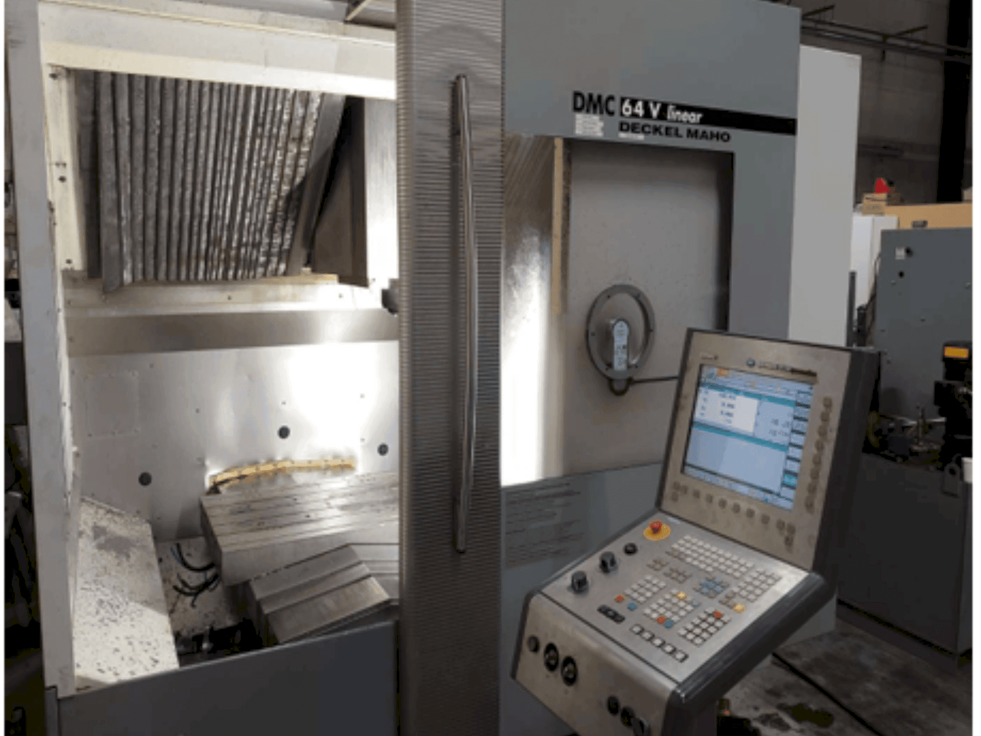 DMG DECKEL MAHO DMC 64V linear Mašinos vaizdas iš priekio