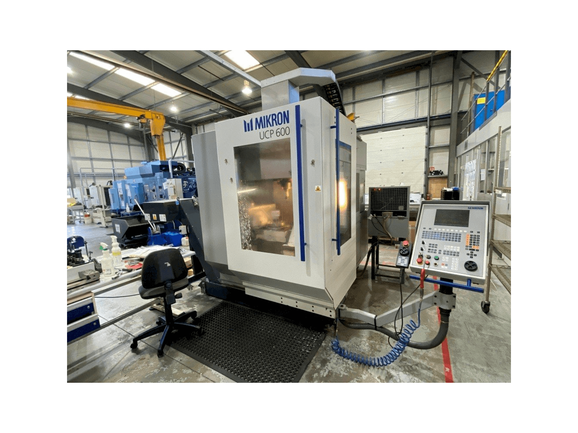 MIKRON UCP 600 Mašinos vaizdas iš priekio