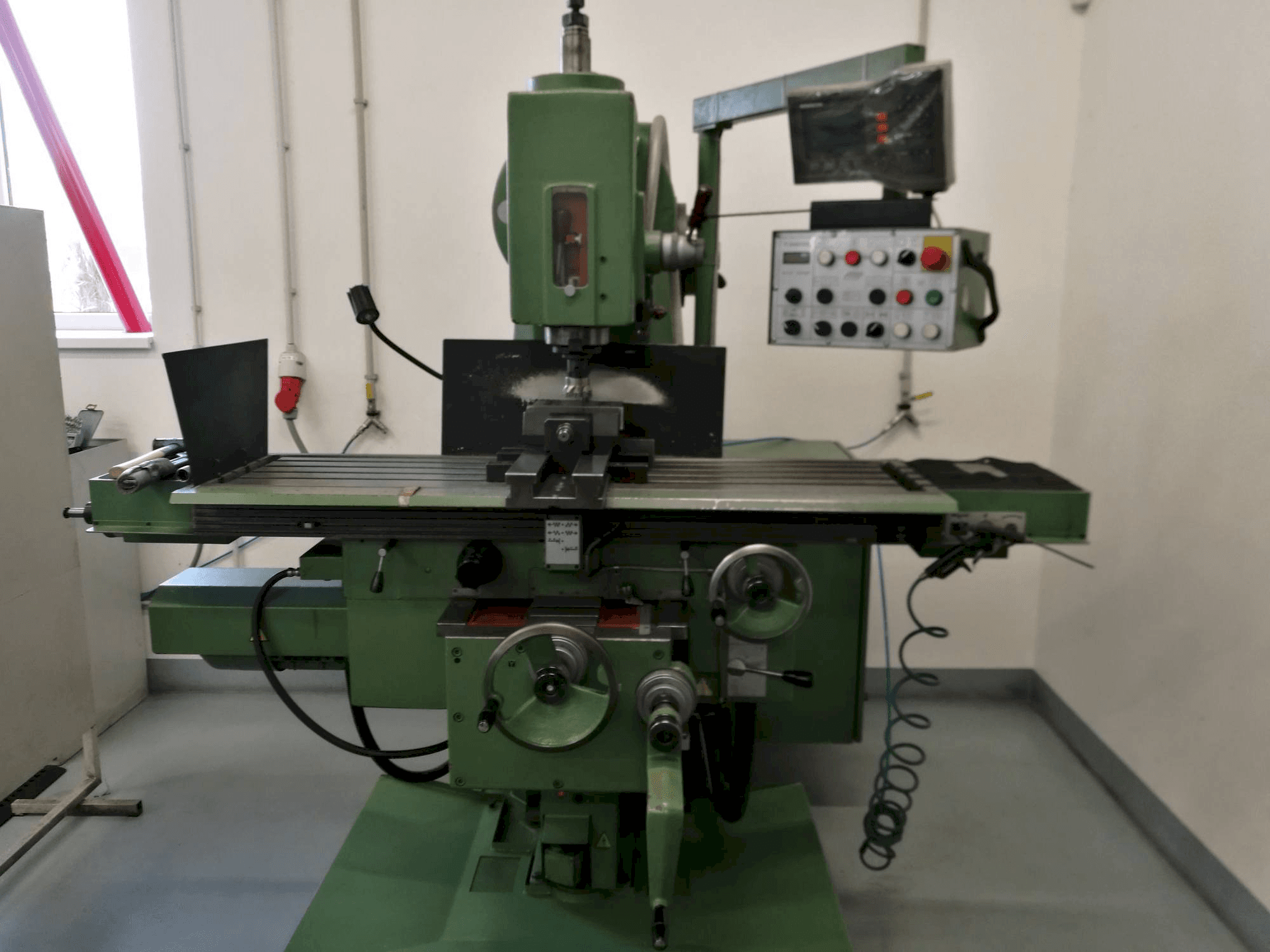 TOS FGV 32 Mašinos vaizdas iš priekio