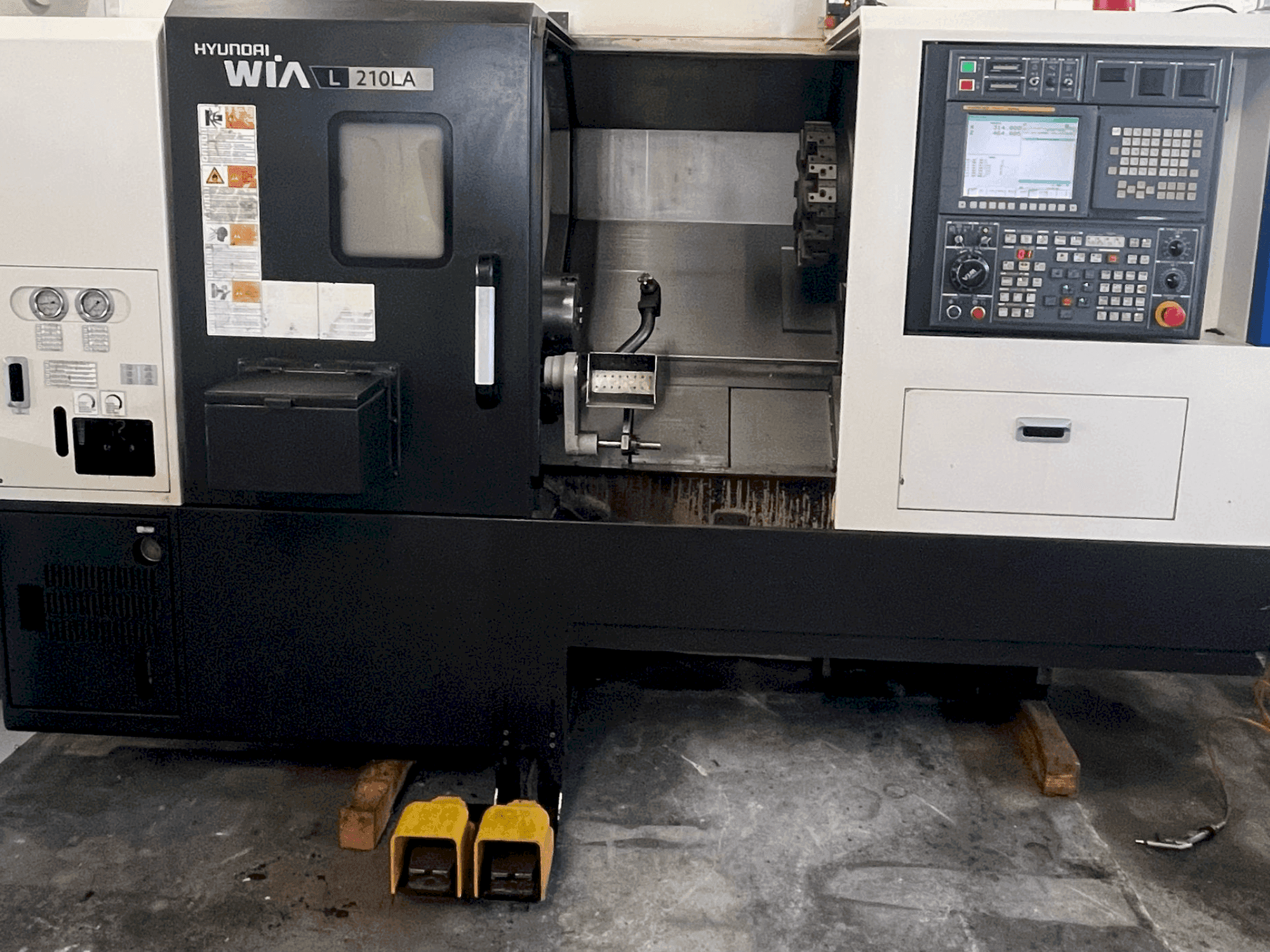 HYUNDAI KIA L 210LA Mašinos vaizdas iš priekio