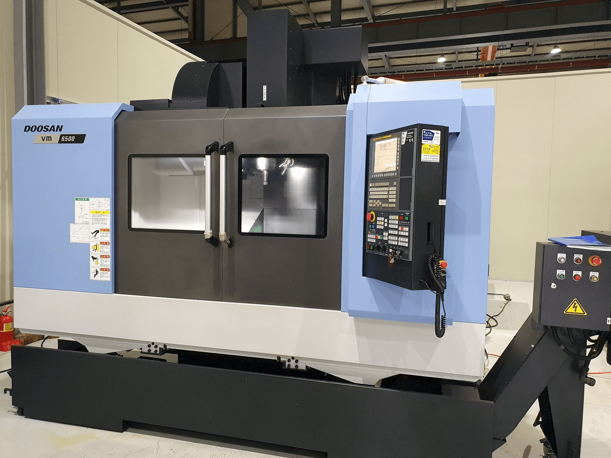 Doosan VM6500 Mašinos vaizdas iš priekio