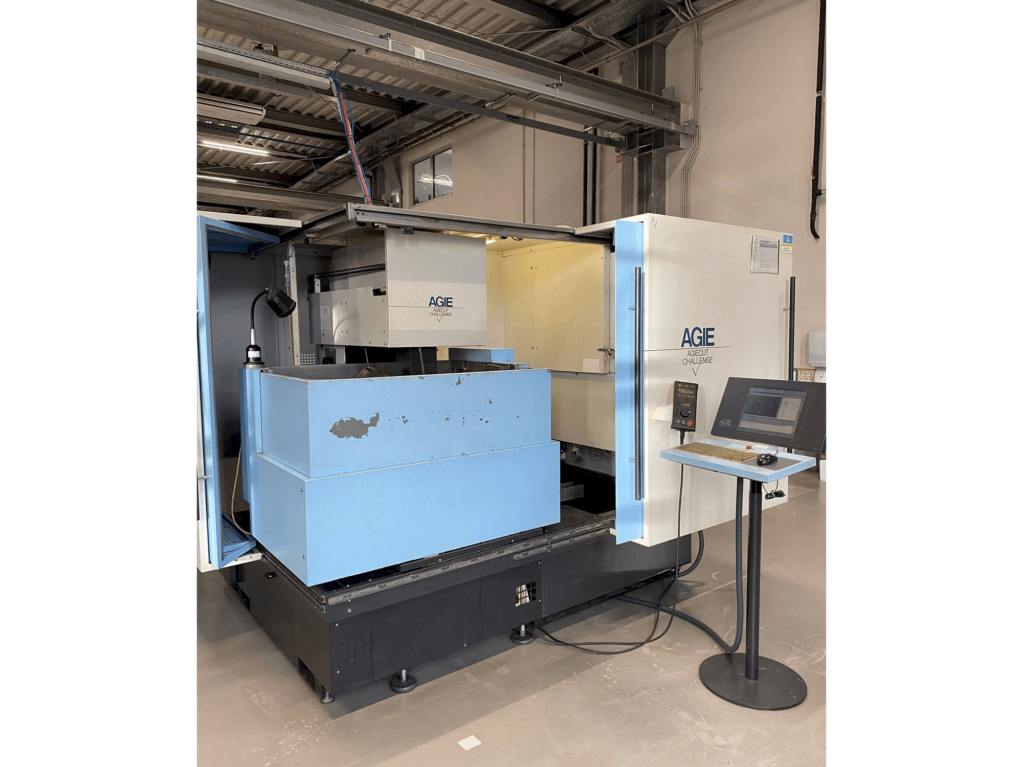 AGIE AGIECUT VERTEX 3 Mašinos vaizdas iš priekio