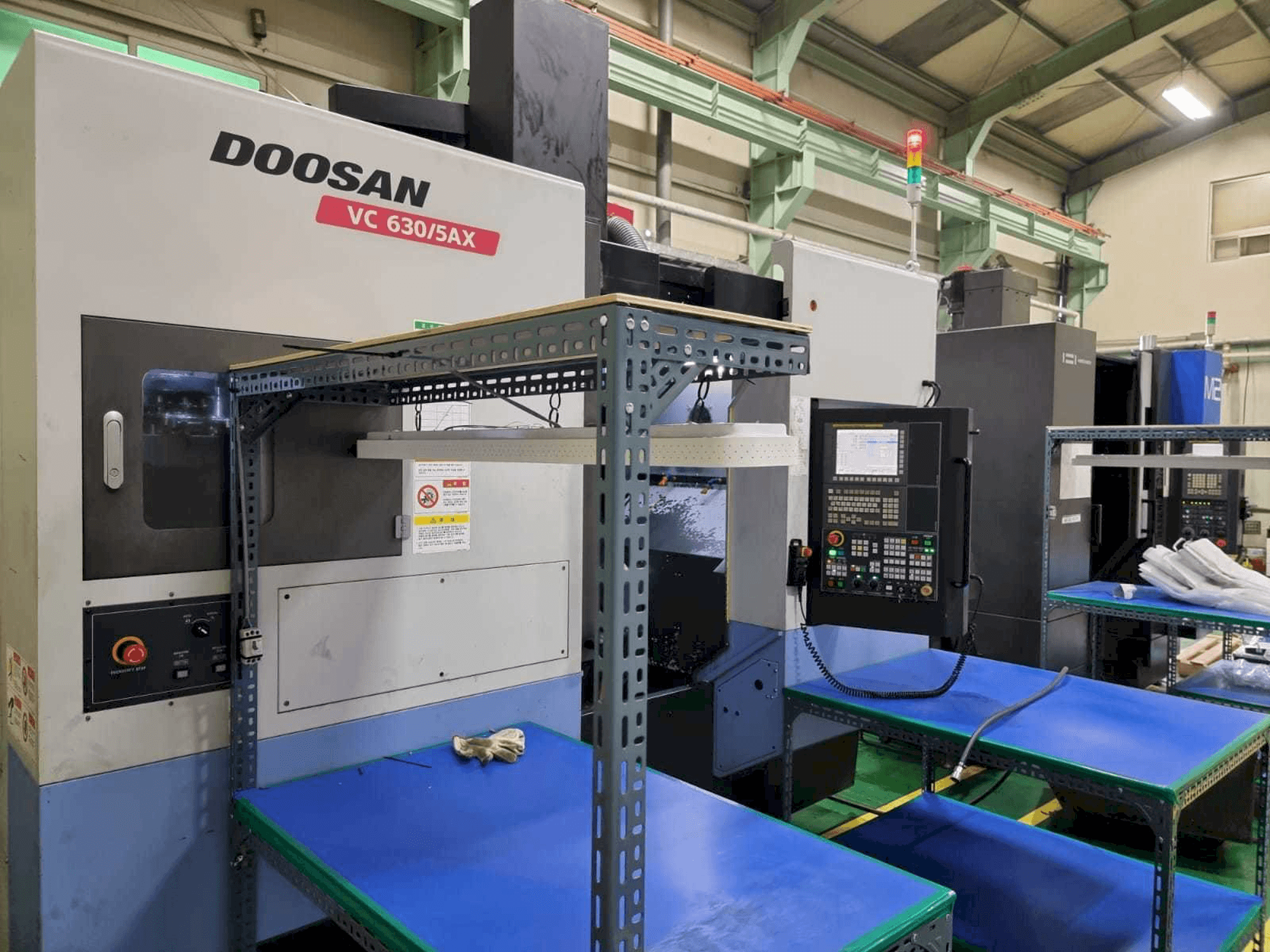 Doosan VC630/5AX Mašinos vaizdas iš priekio