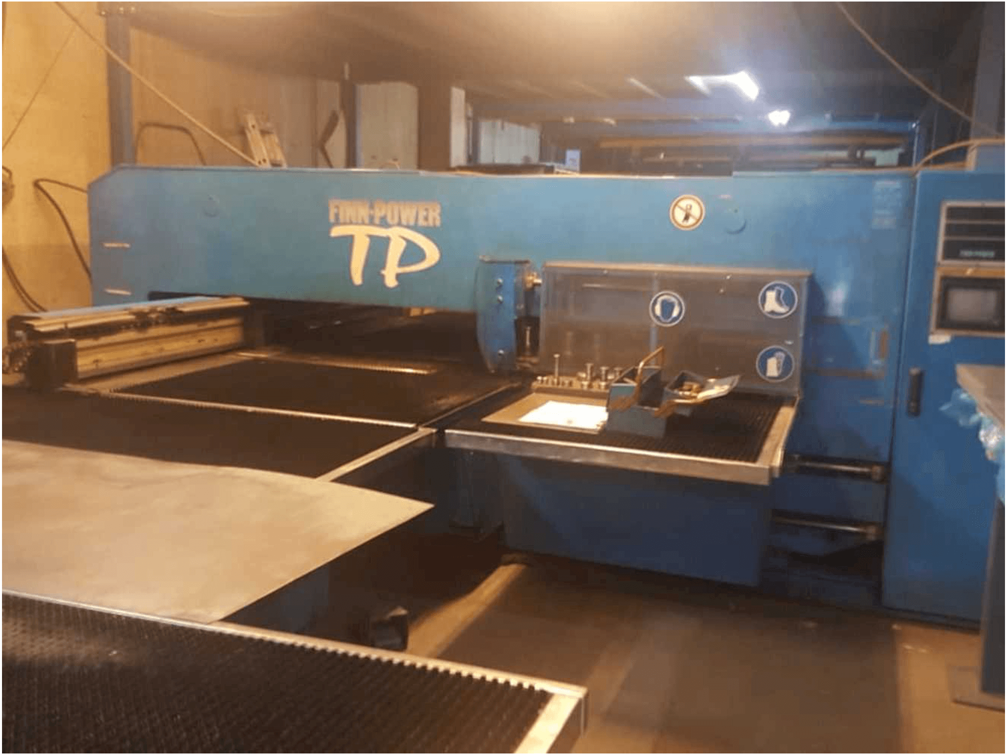 Finn-Power TP2520B1/AM Mašinos vaizdas iš priekio