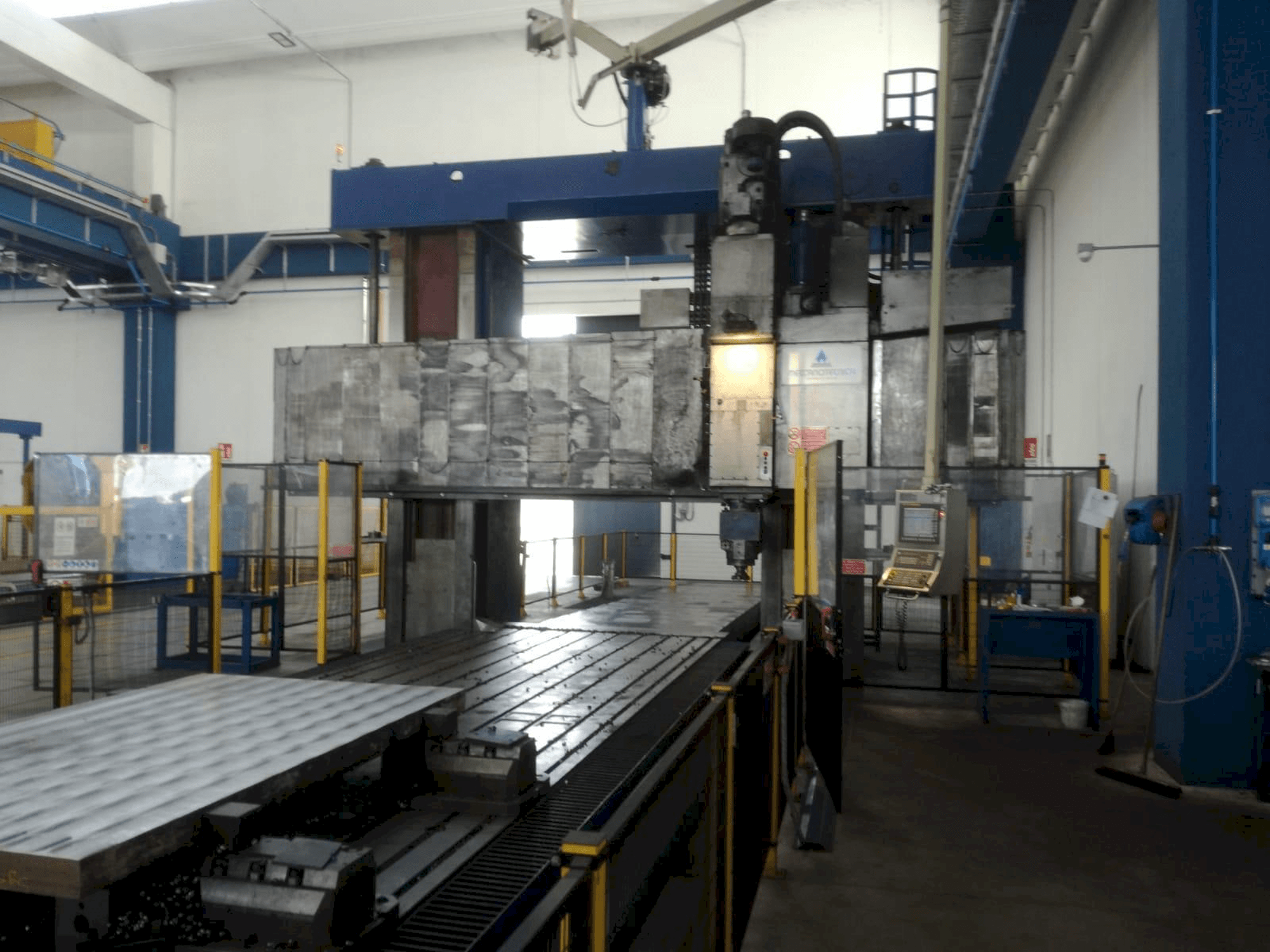 STANKO Fresa a Portale Mašinos vaizdas iš priekio