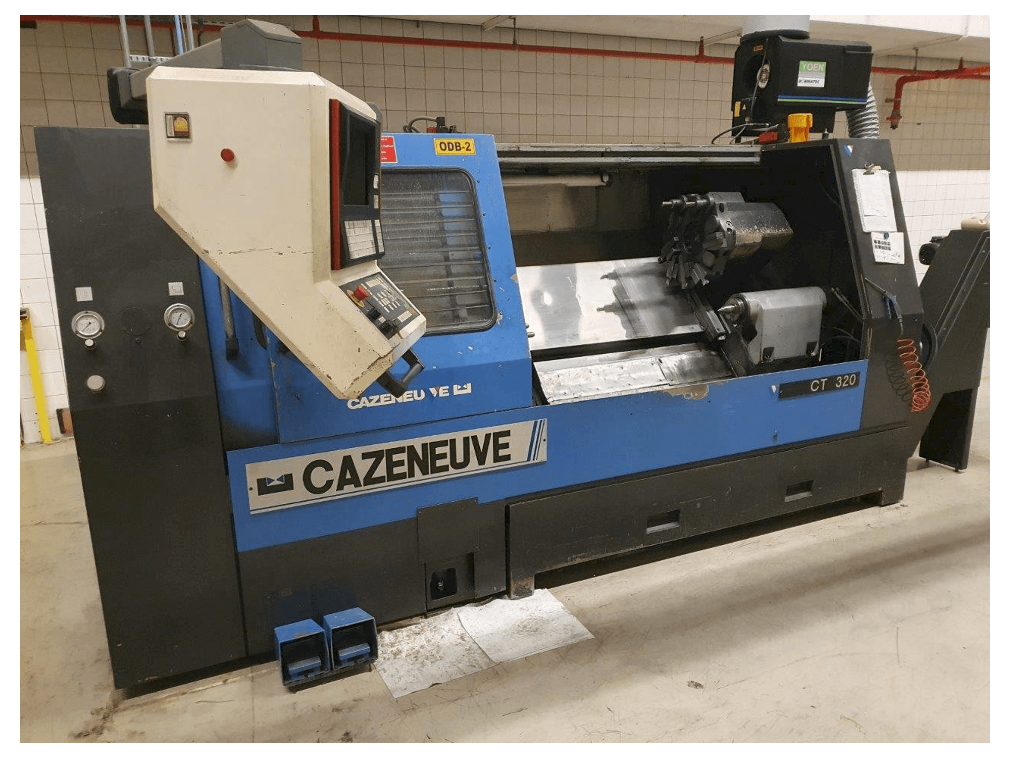 CAZENEUVE CT320 Mašinos vaizdas iš priekio