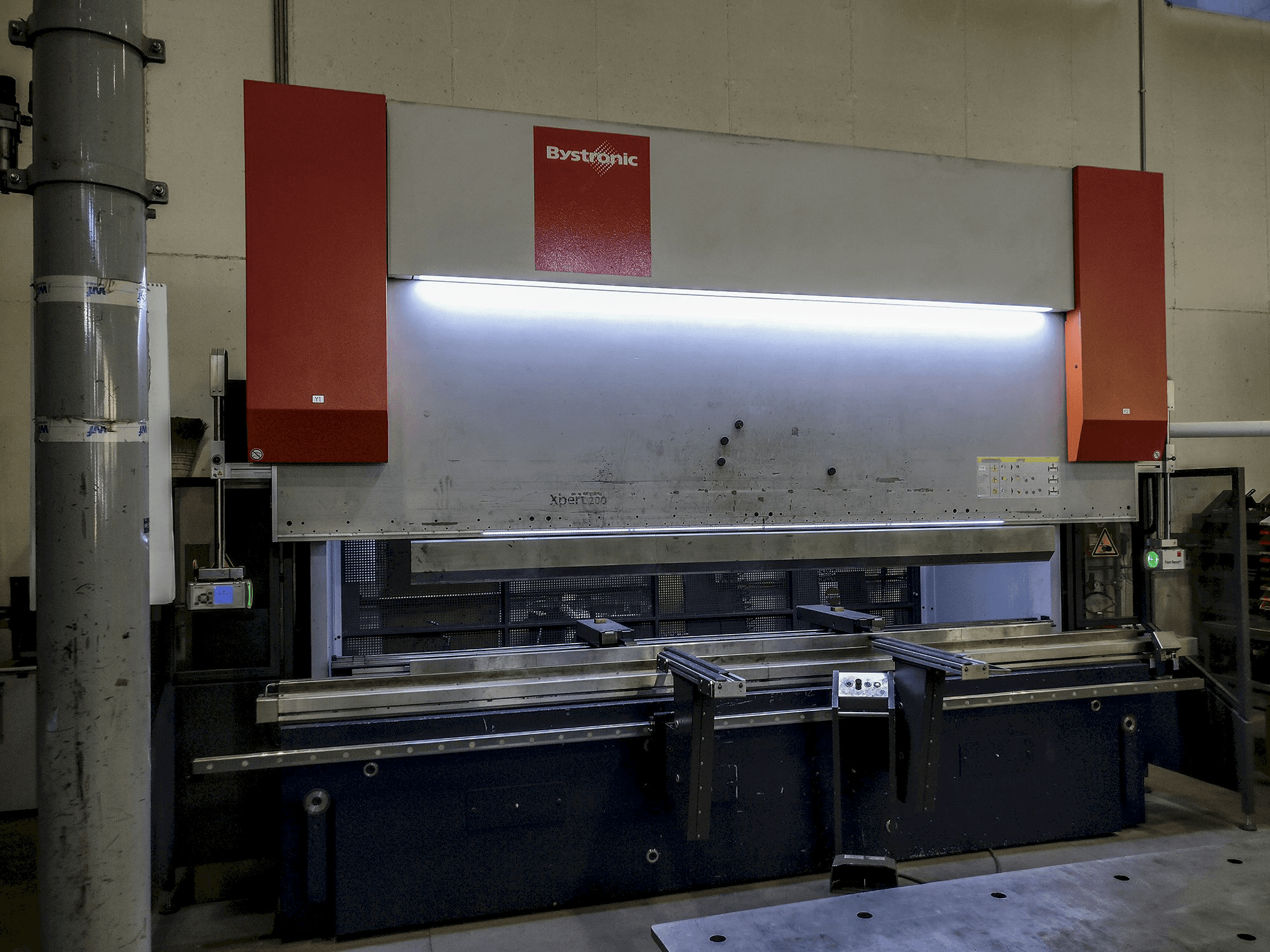 Bystronic Xpert 200x4100 Mašinos vaizdas iš priekio