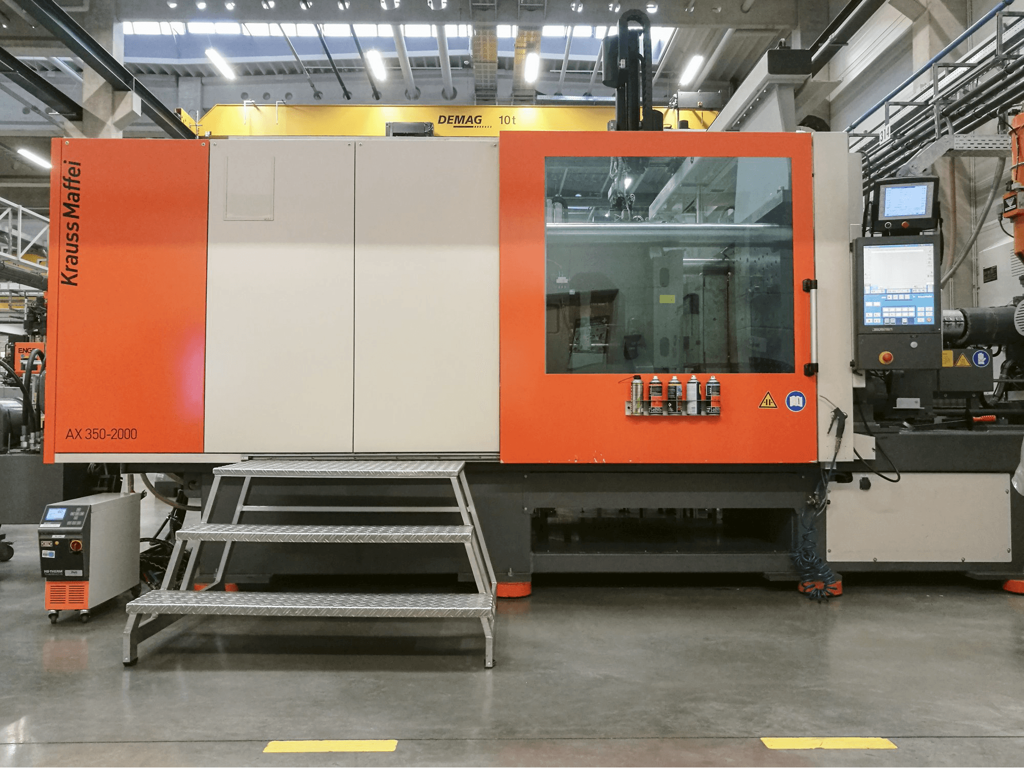Krauss Maffei 350-2000 AX Mašinos vaizdas iš priekio