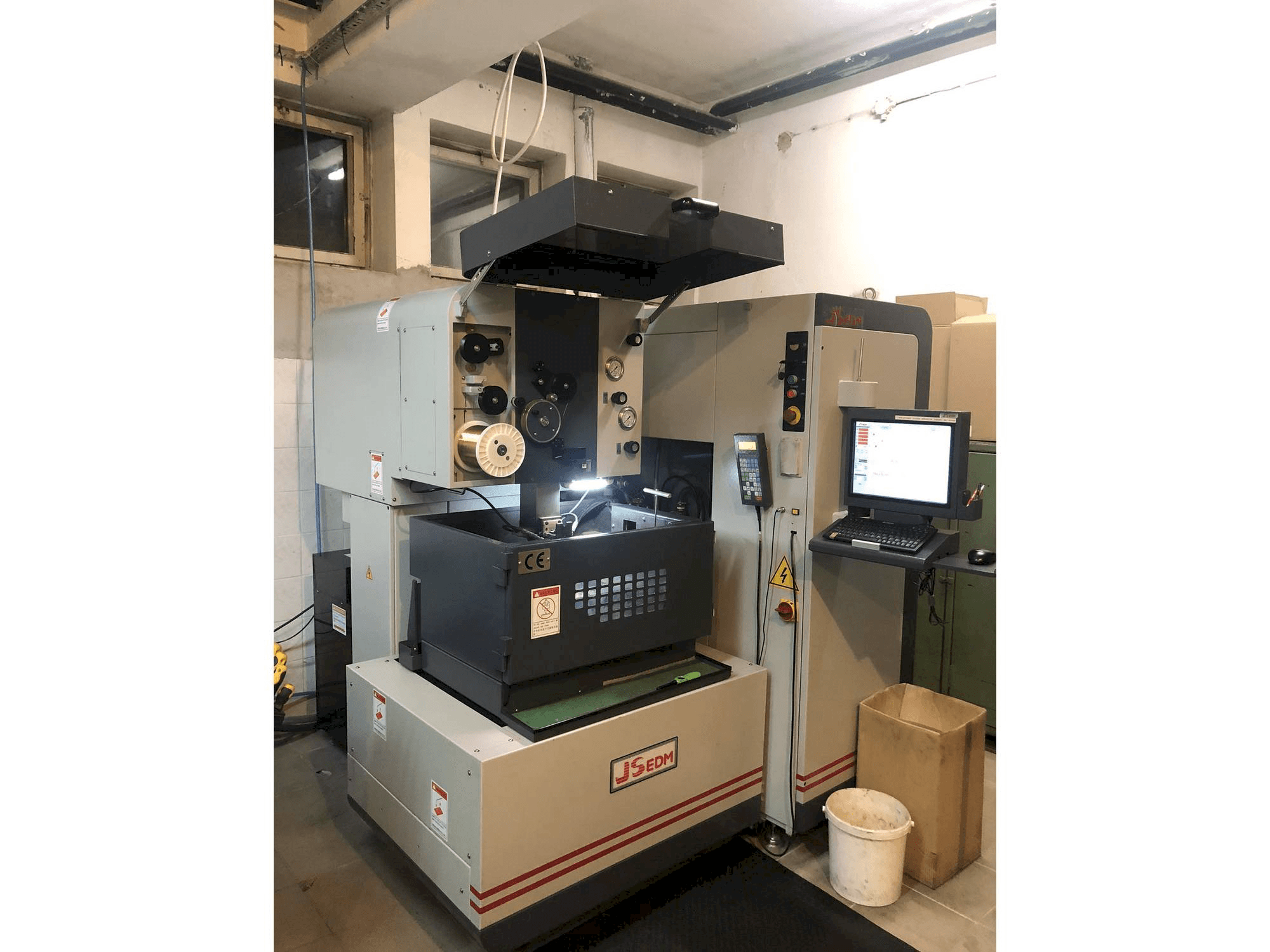 JS EDM Wi-200s Mašinos vaizdas iš priekio