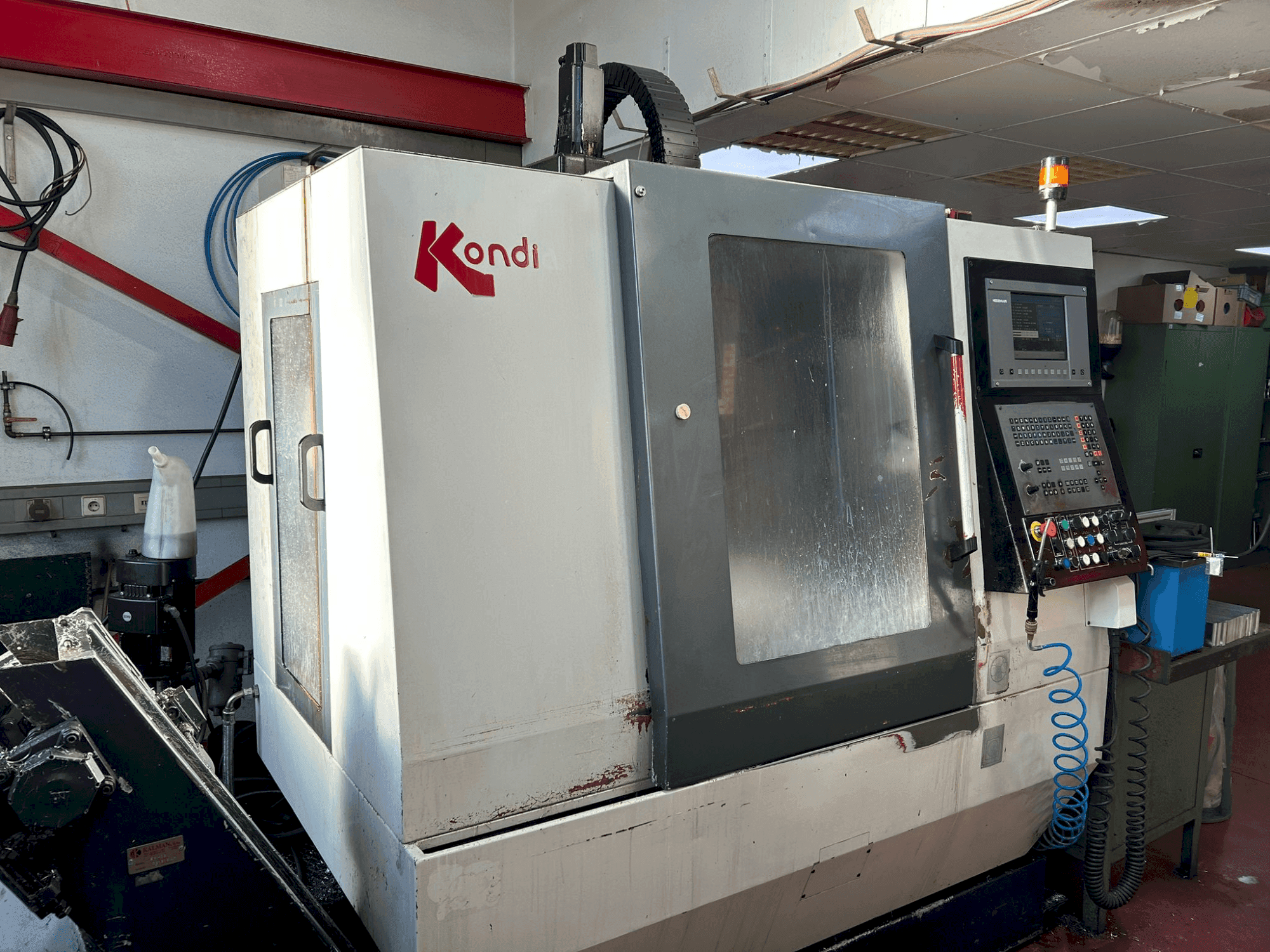 KONDIA B-640 Mašinos vaizdas iš priekio