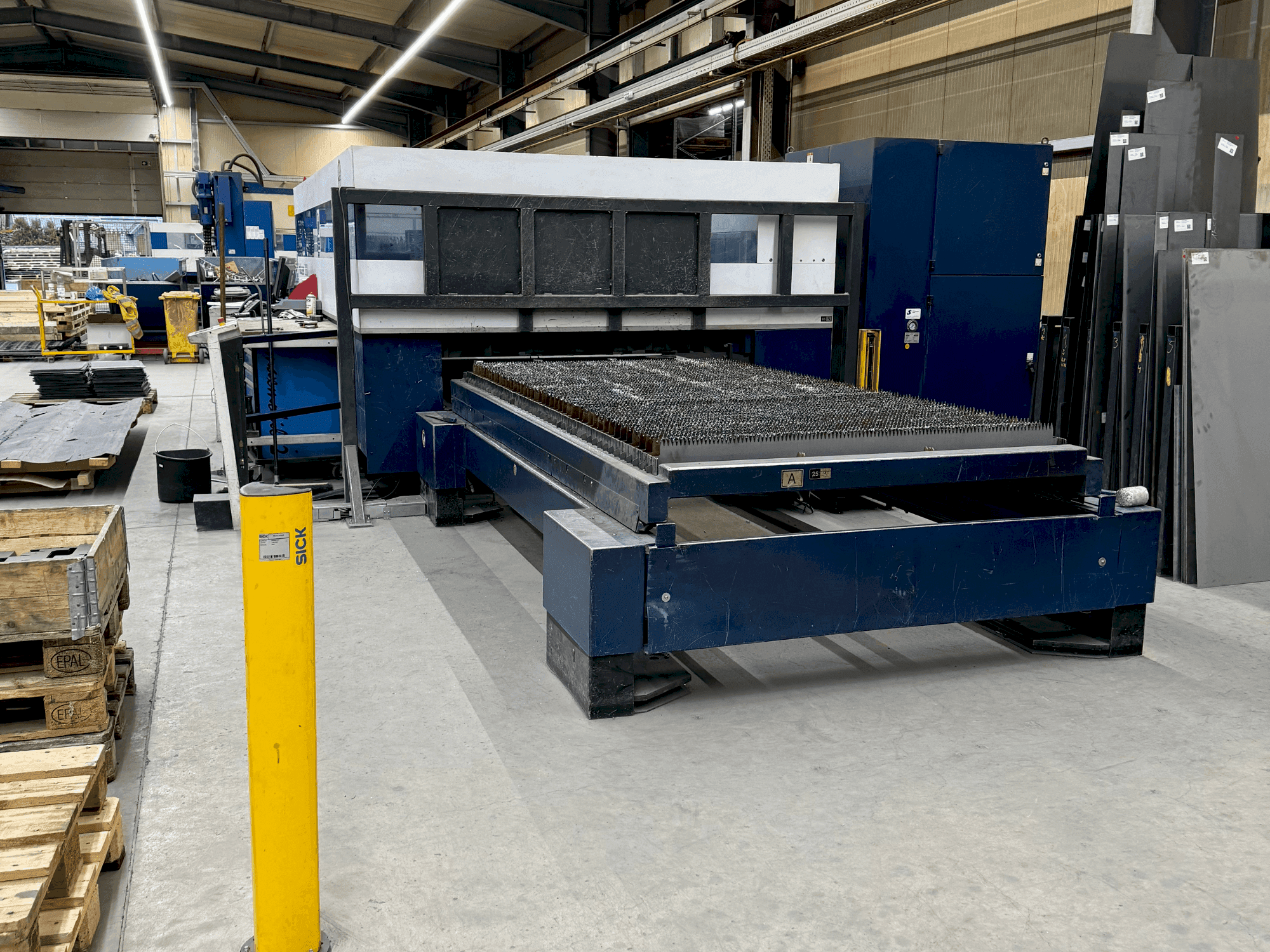 TRUMPF TruLaser 3030 4kW (L20) Mašinos vaizdas iš priekio