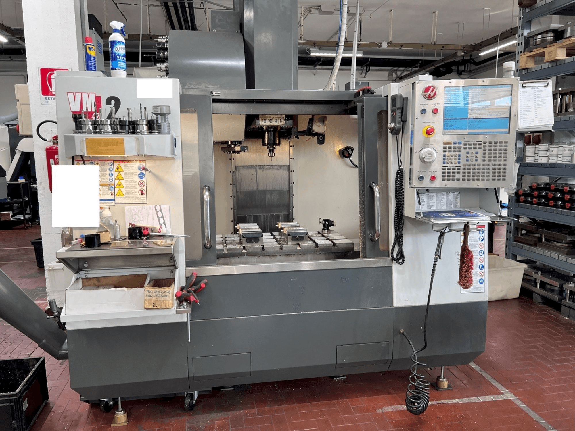 HAAS VM2 Mašinos vaizdas iš priekio