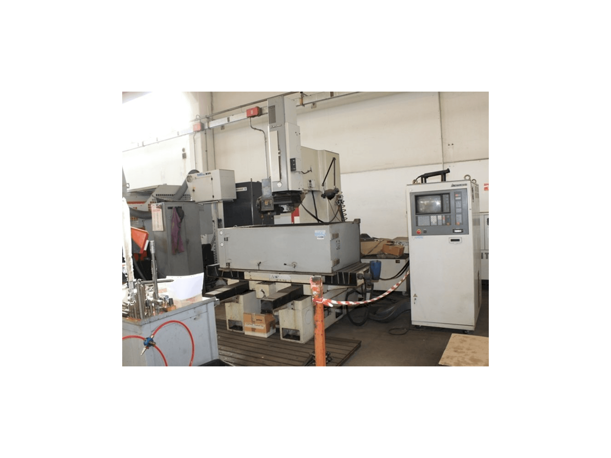 Mitsubishi M65J Mašinos vaizdas iš priekio