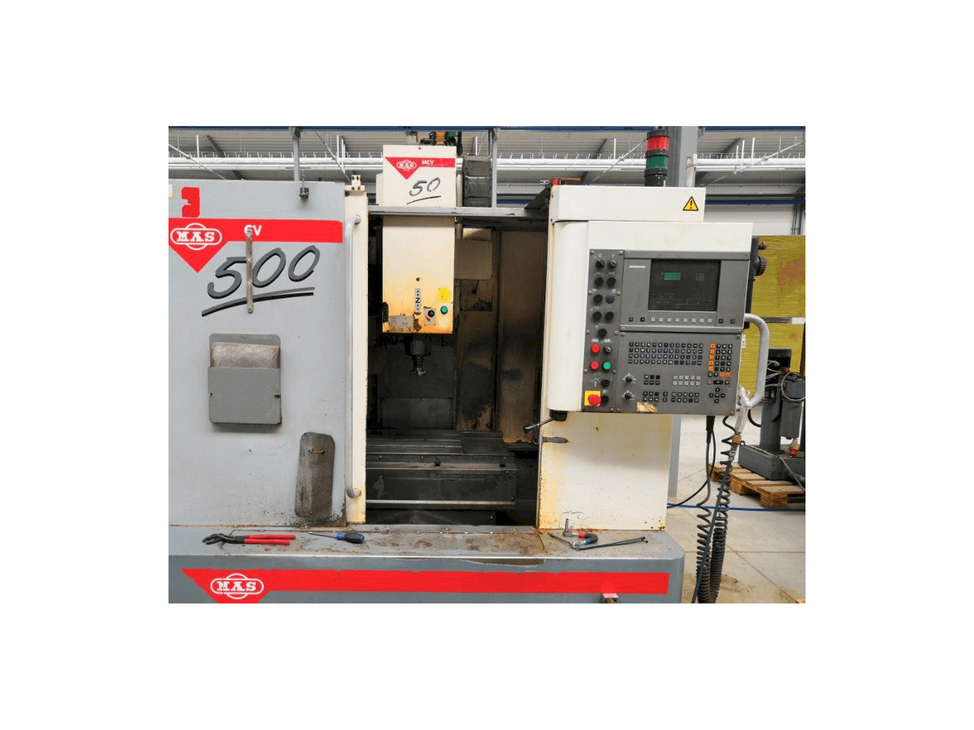 KOVOSVIT MAS MCV 500 CNC Mašinos vaizdas iš priekio