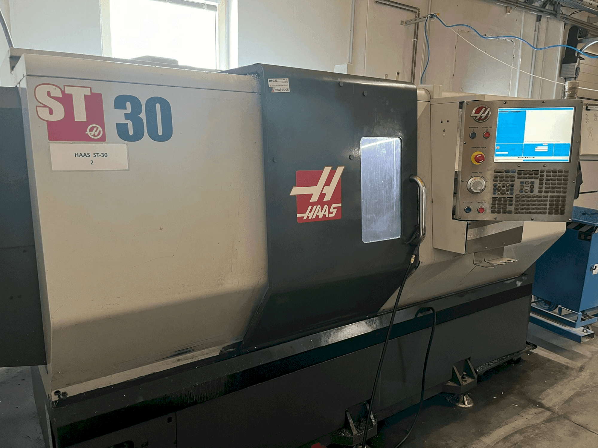HAAS ST-30 Mašinos vaizdas iš priekio