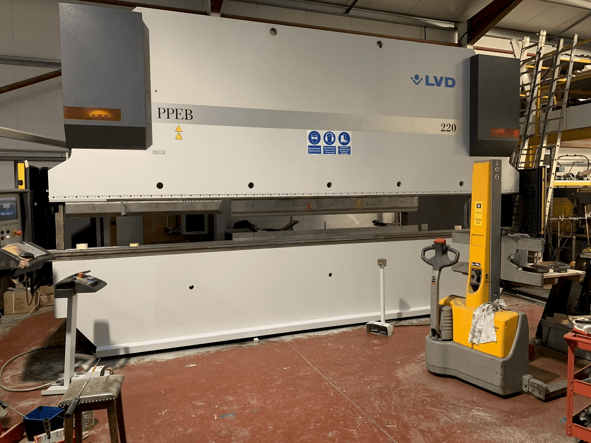 LVD PPEB 220/6100 Mašinos vaizdas iš priekio