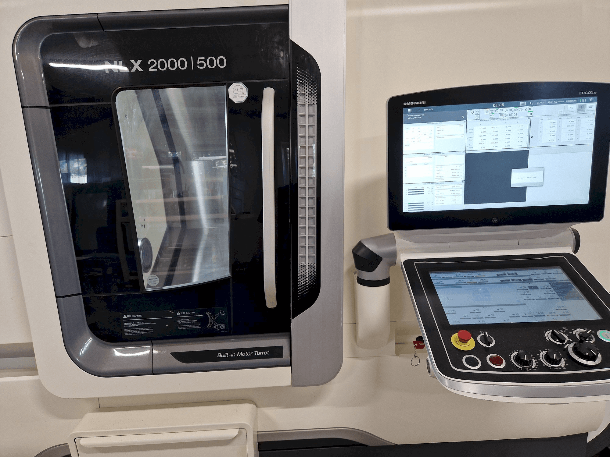DMG NLX2000SY-500 Mašinos vaizdas iš priekio