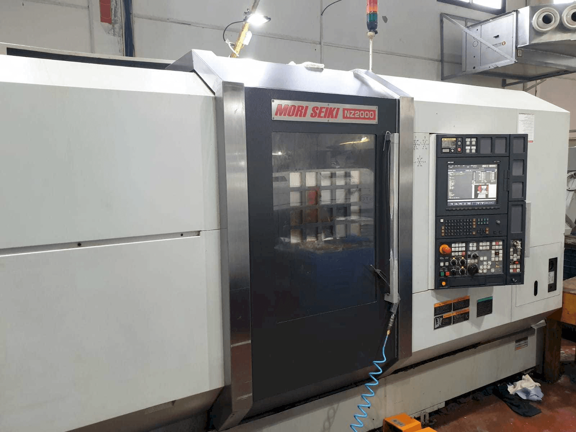 MORI SEIKI NZ2000 T3Y3 Mašinos vaizdas iš priekio