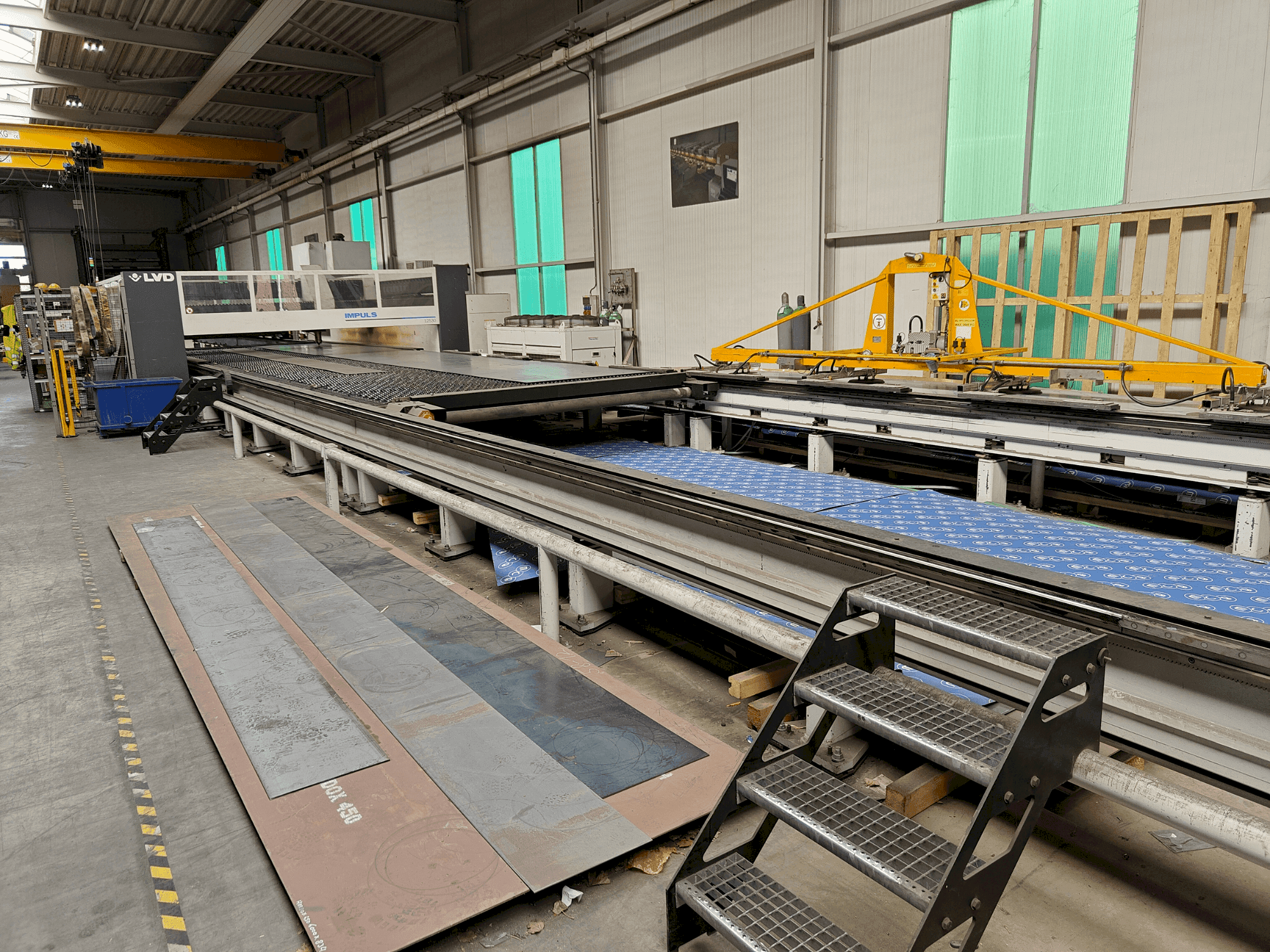 LVD IMPULS 125 30 Mašinos vaizdas iš priekio