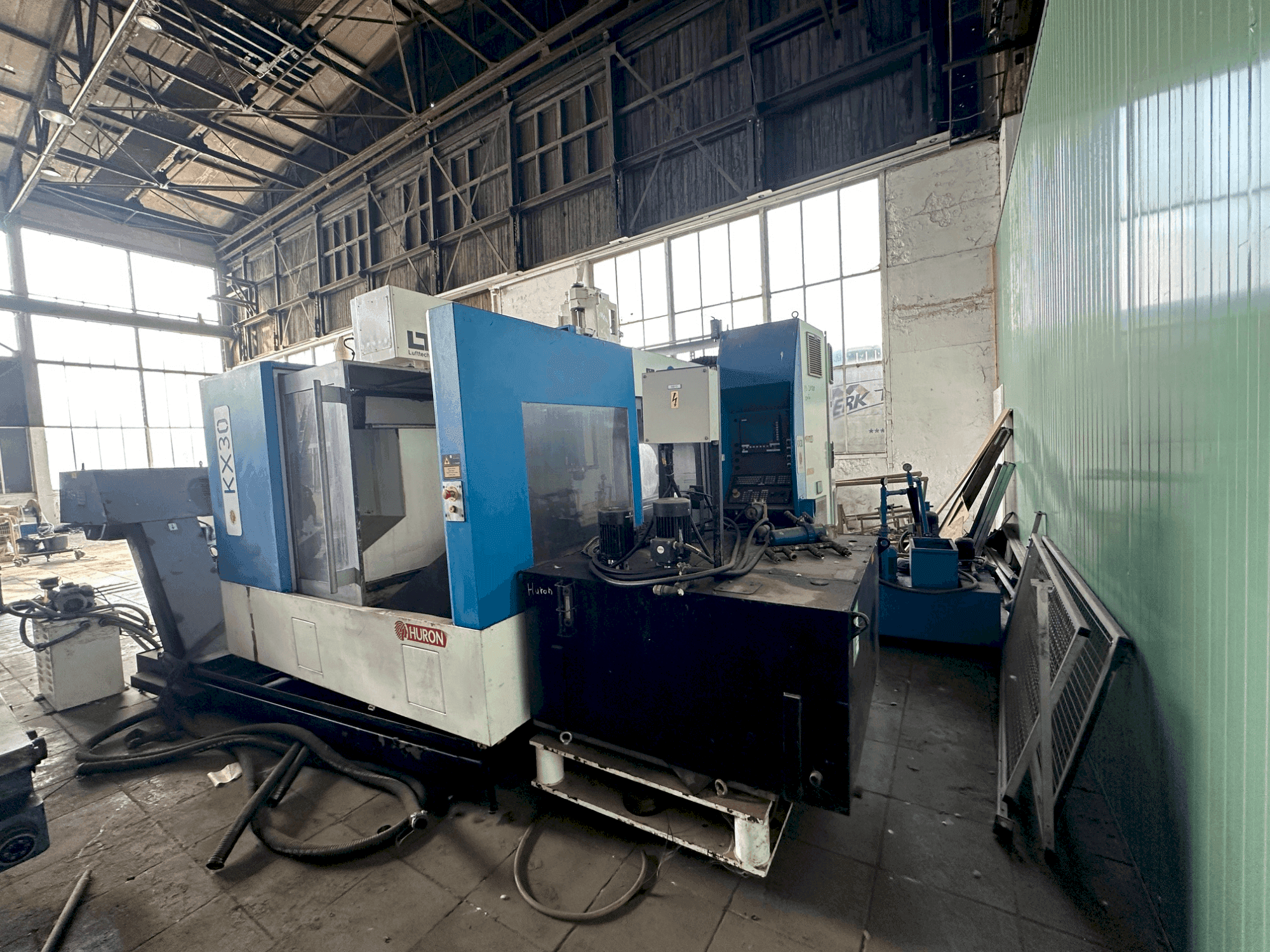 Huron KX30 Mašinos vaizdas iš priekio