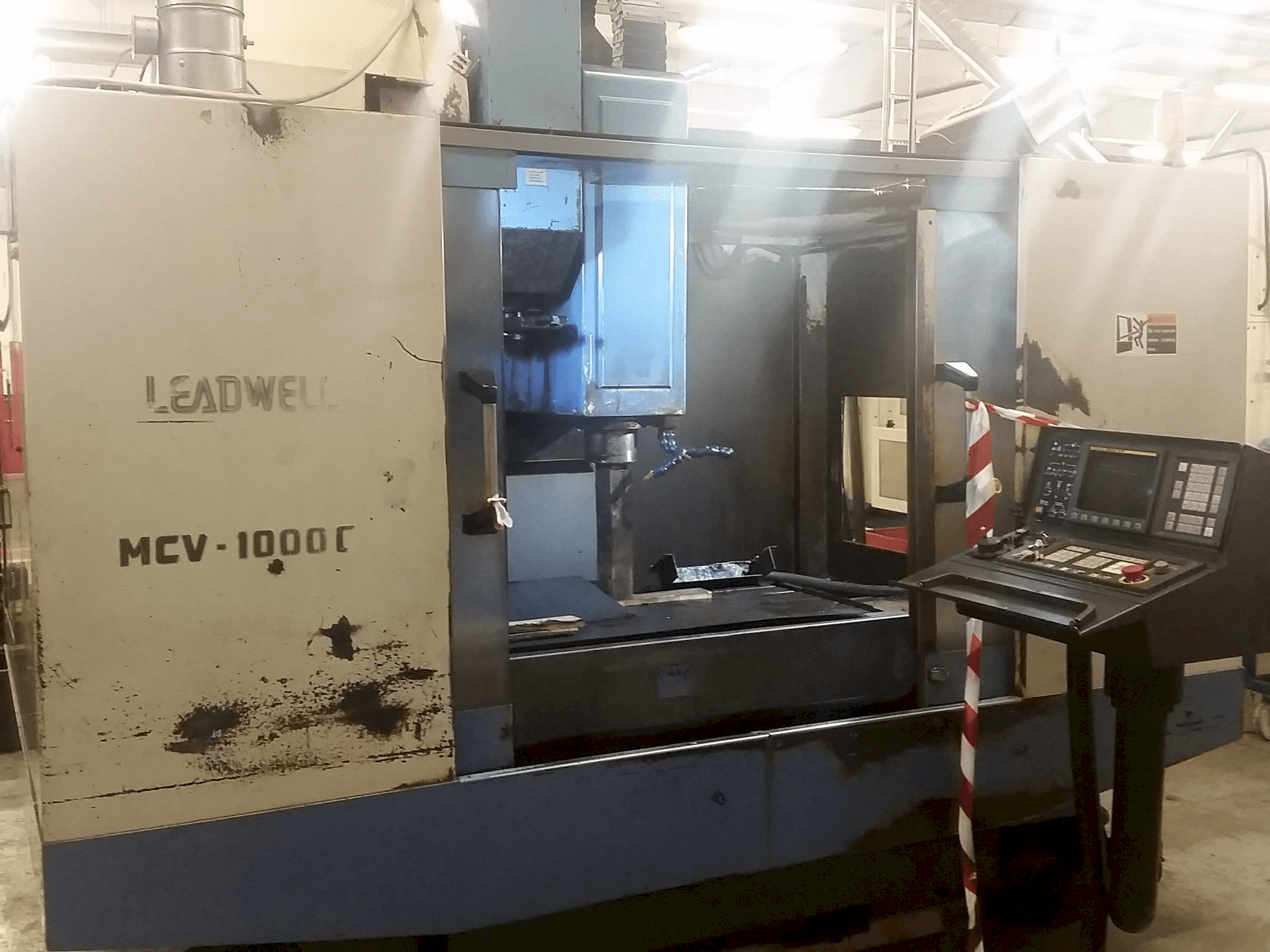 Leadwell MCV-1000CR Mašinos vaizdas iš priekio