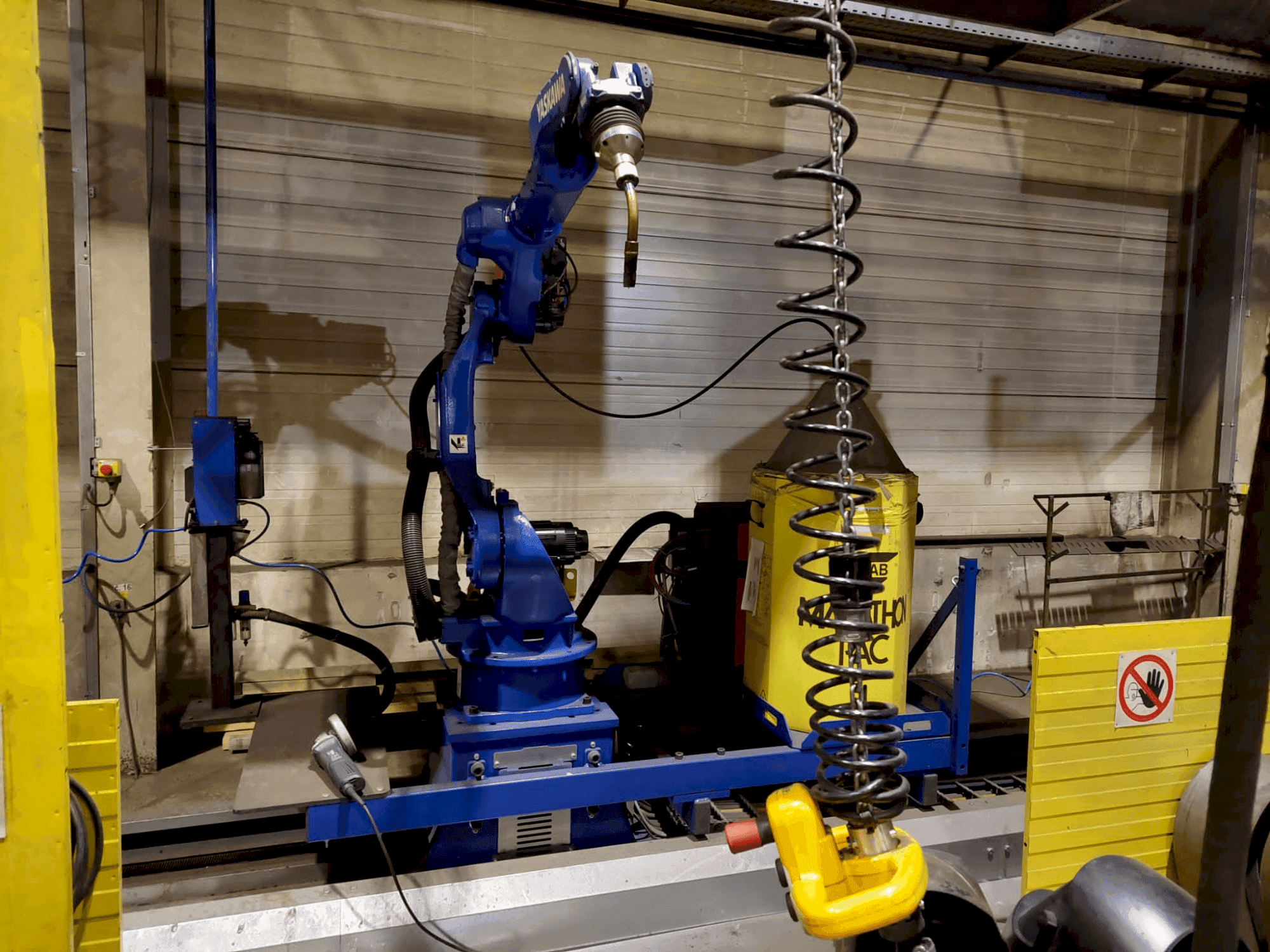 Yaskawa MA2010 Welding Station Mašinos vaizdas iš priekio